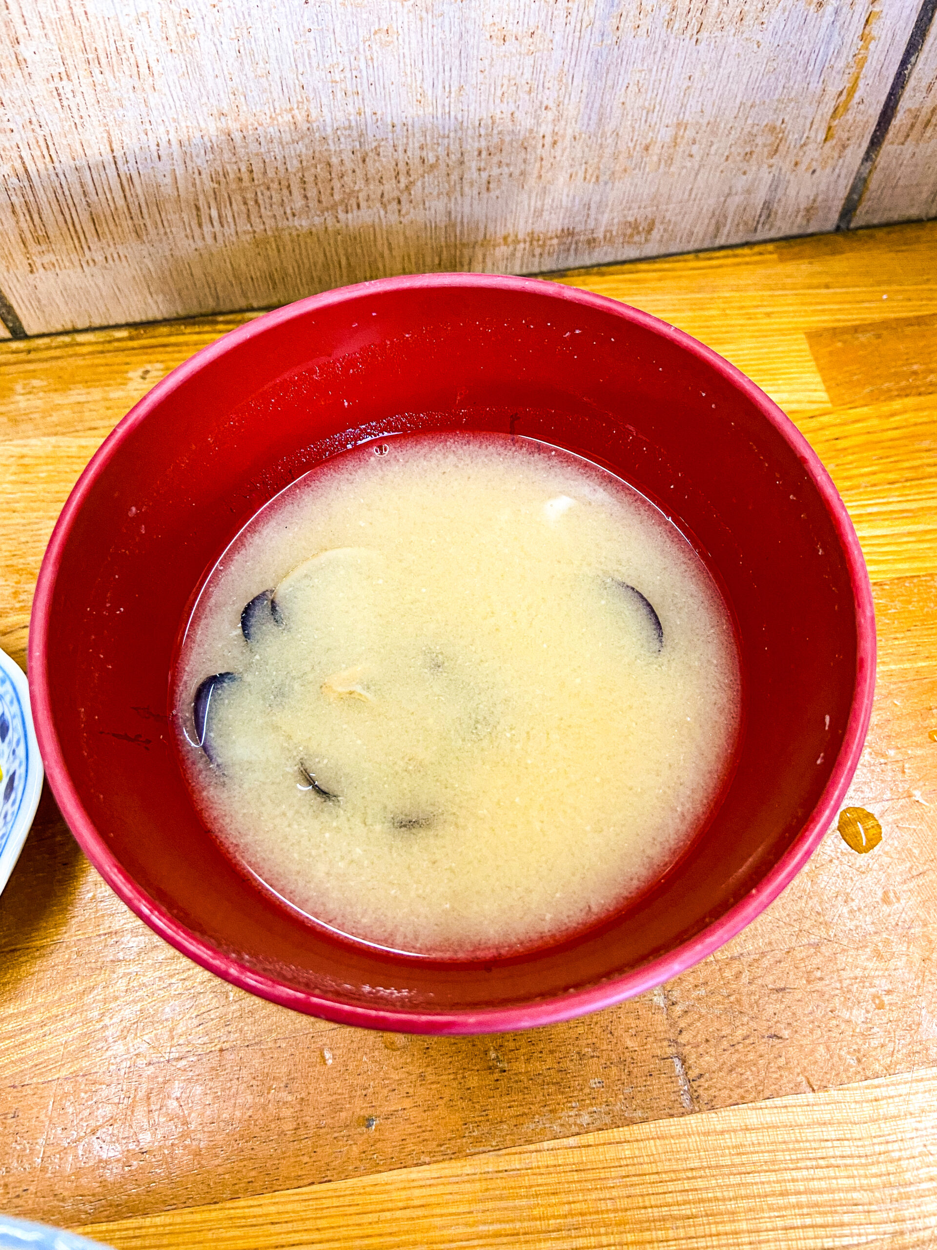 沼津港の「せきの」アジフライ定食に付いてくるアサリの味噌汁。