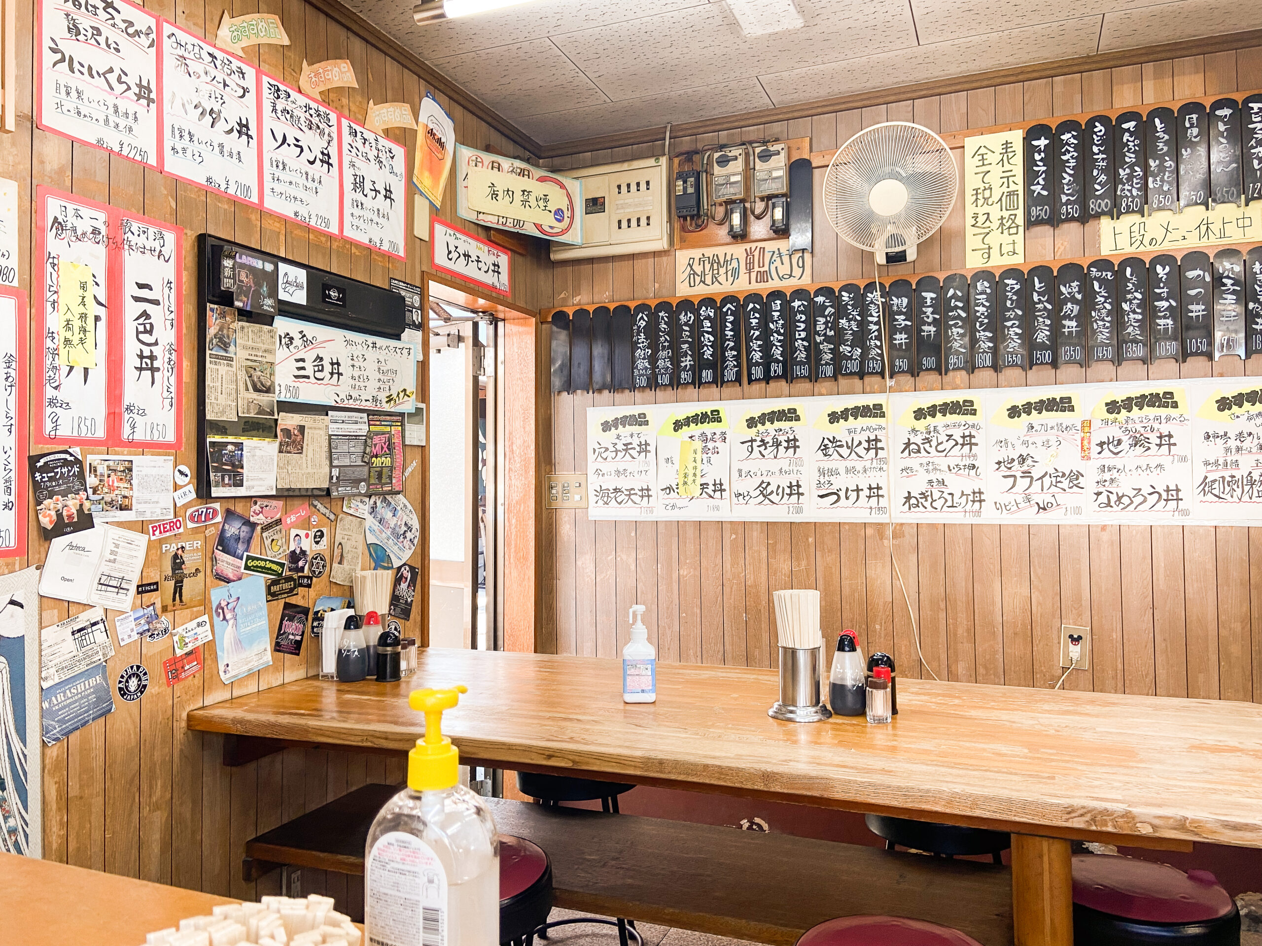 沼津港の大衆食堂せきの店内＆メニュー