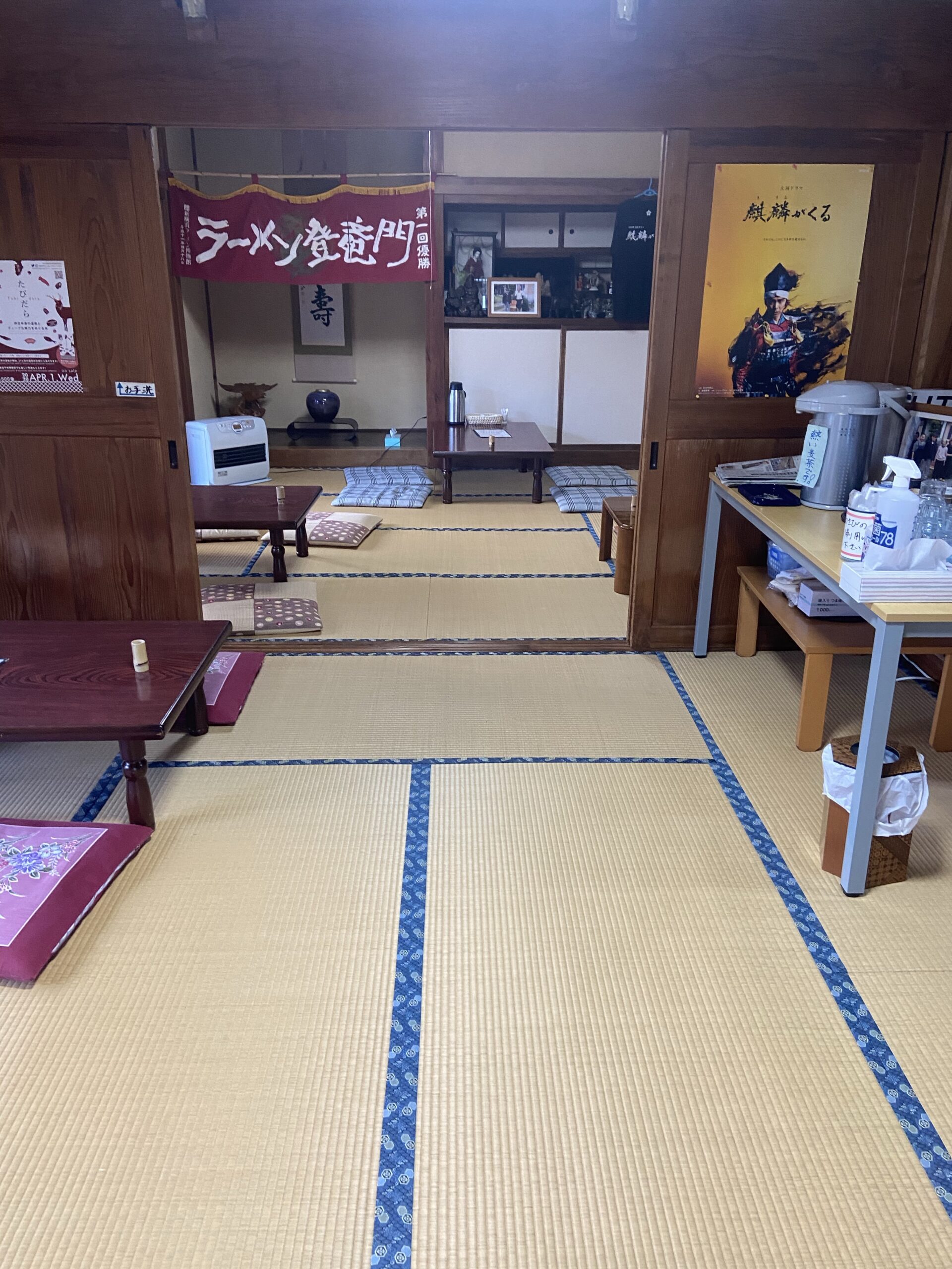 伊豆市原保の里山にある食堂古民家を改装した伊豆あまからやの店内