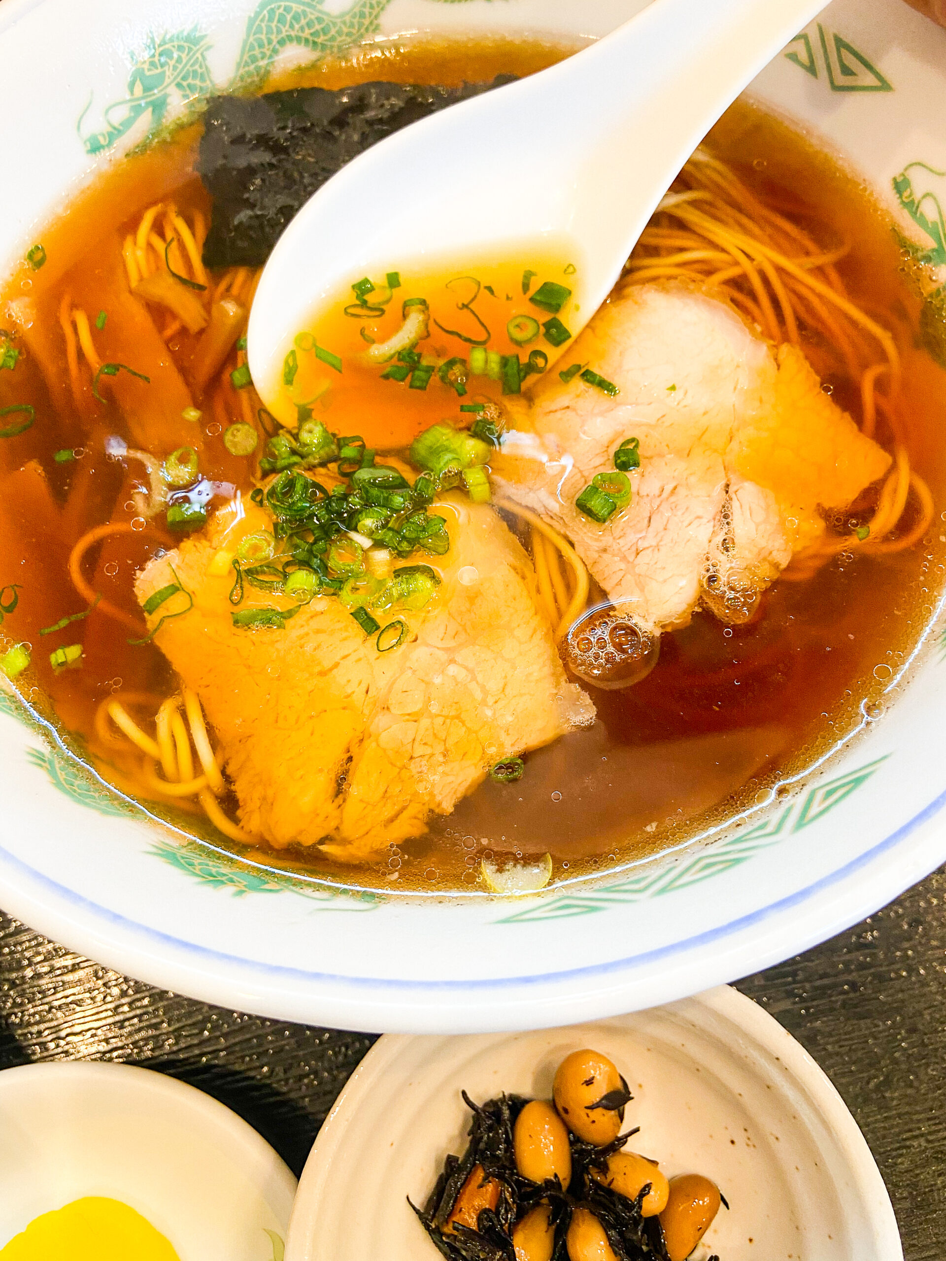 炒炒（チャチャ）の醤油ラーメン
