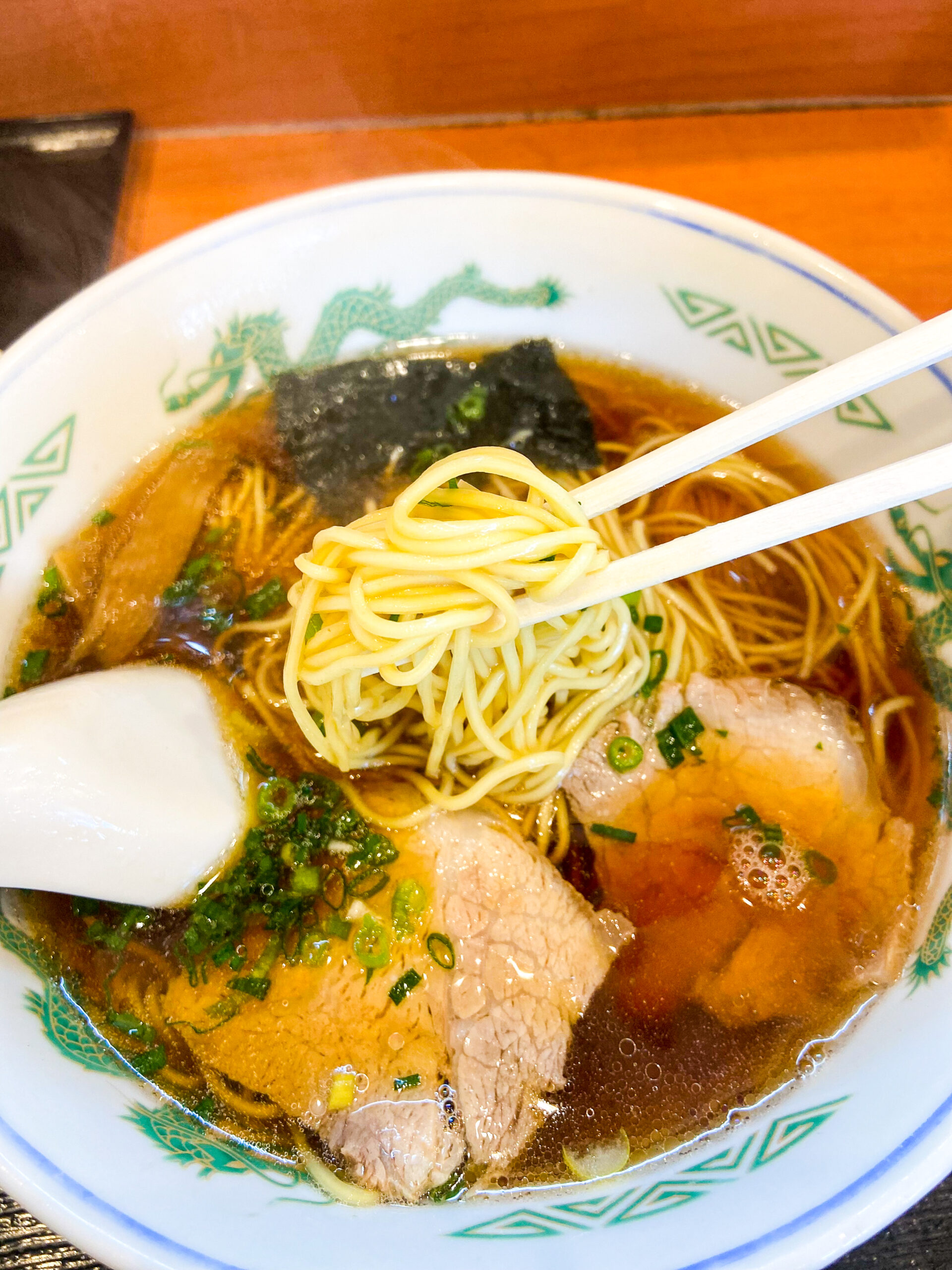 炒炒（チャチャ）の醤油ラーメン