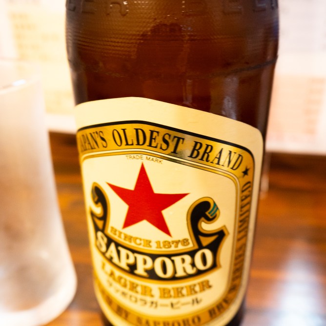 坊あまねここちで飲むサッポロ赤星