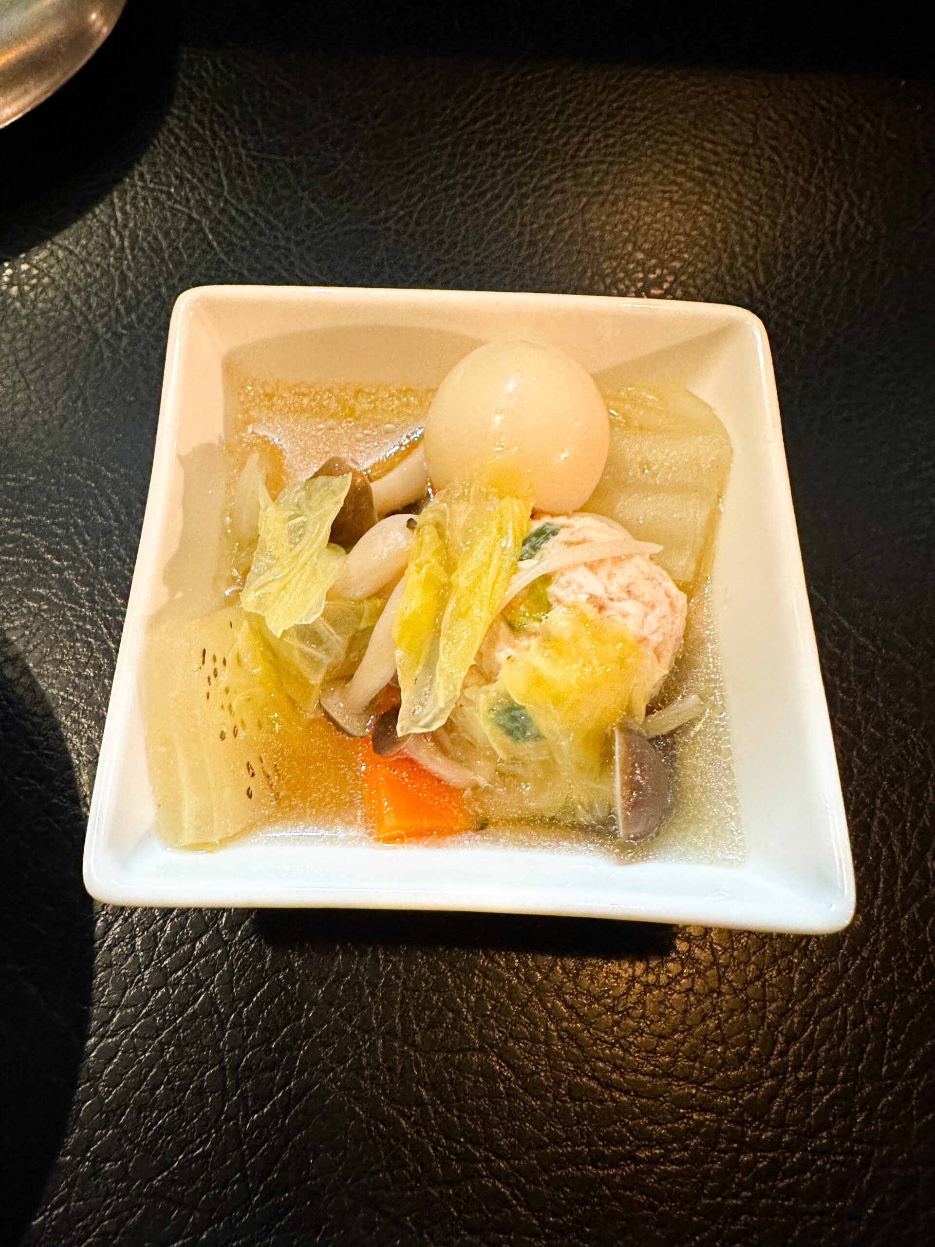 沼津、串家七兆 お通し 鶏団子煮込み