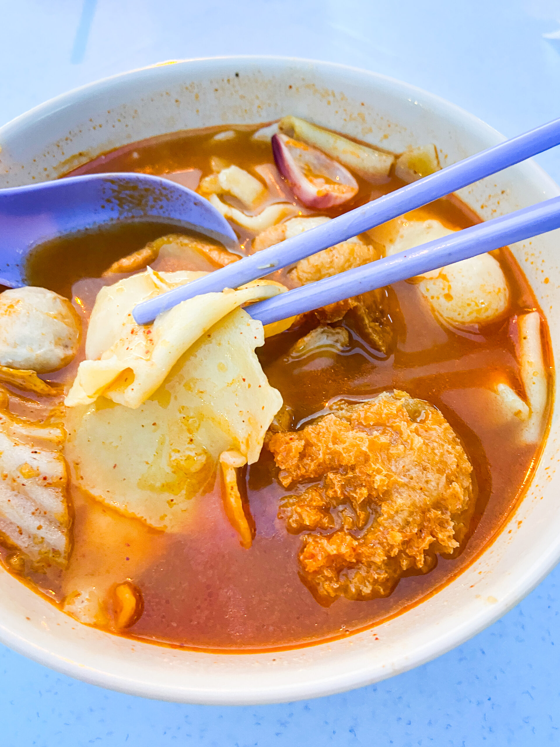 面粉糕のトムヤムスープバージョン