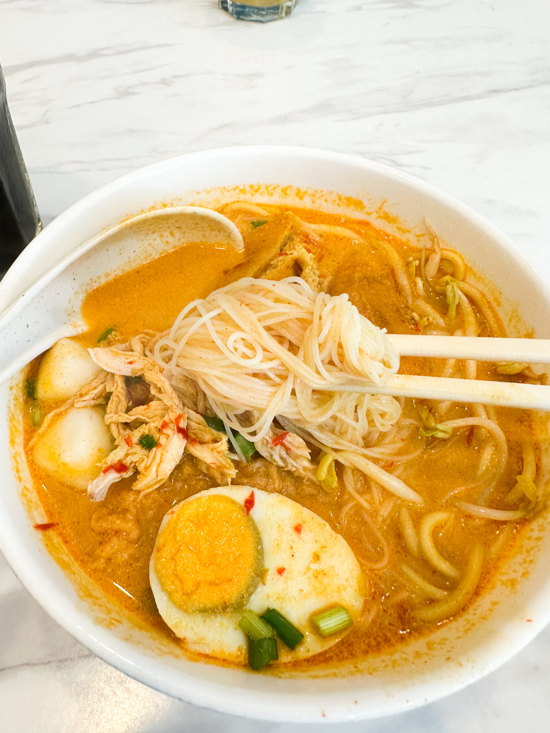 「ビーフンとミーのミックス麺のカリーミー」