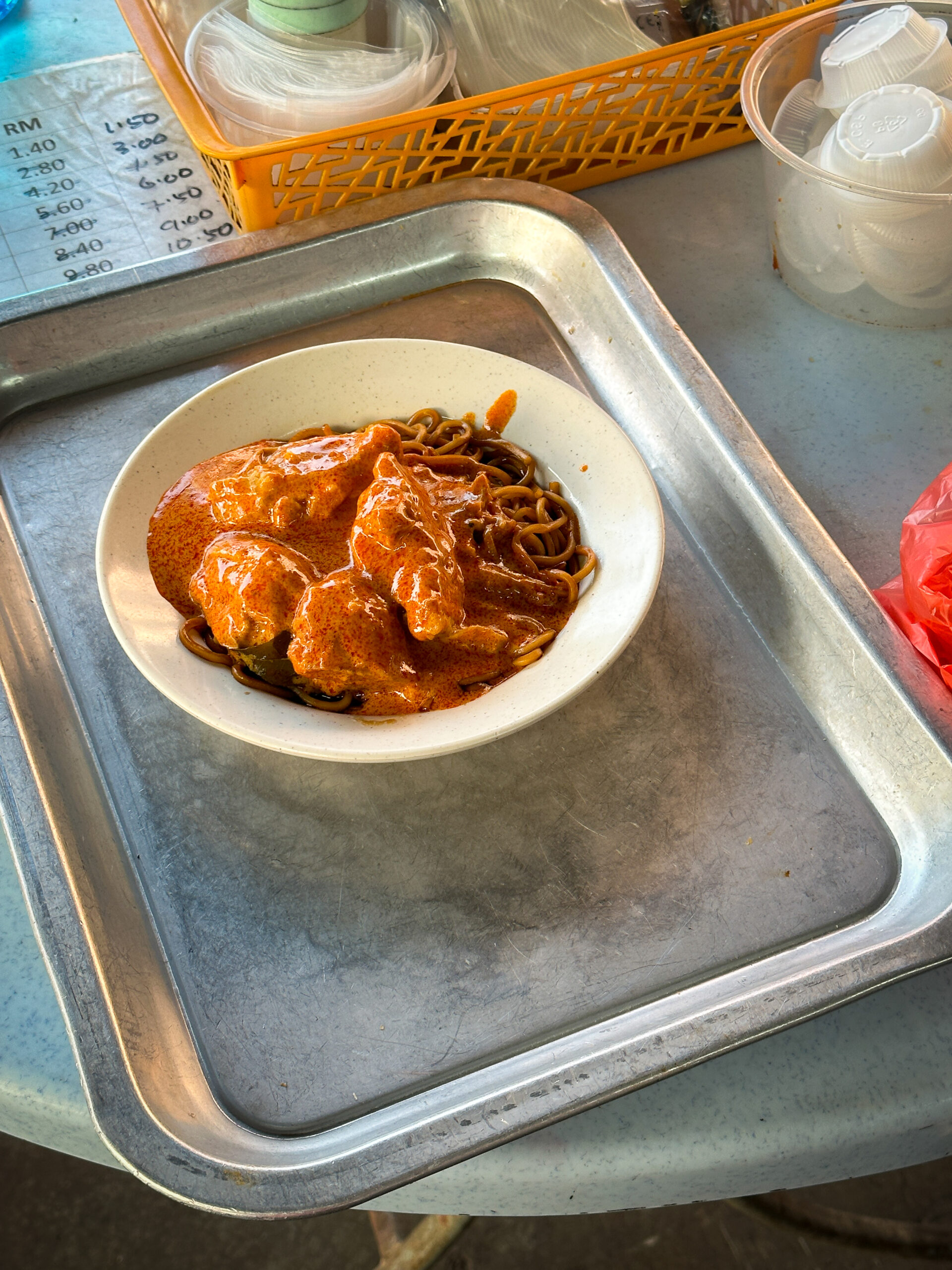 「濃厚カレーソースが絡むドライカリーミー」セガマのコピティア「Noname Local Kopitiam」「亚罗拉面档」