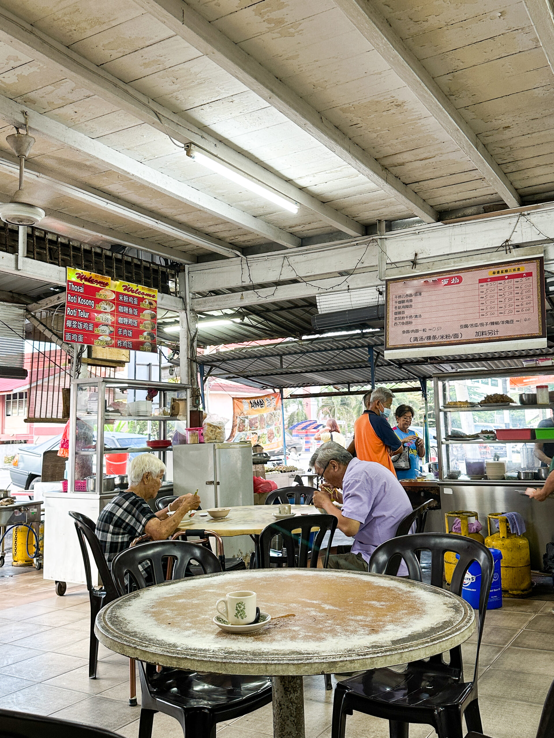 「セガマのコピティアムで提供されるローカル麺料理」「Noname Local Kopitiam」「亚罗拉面档」