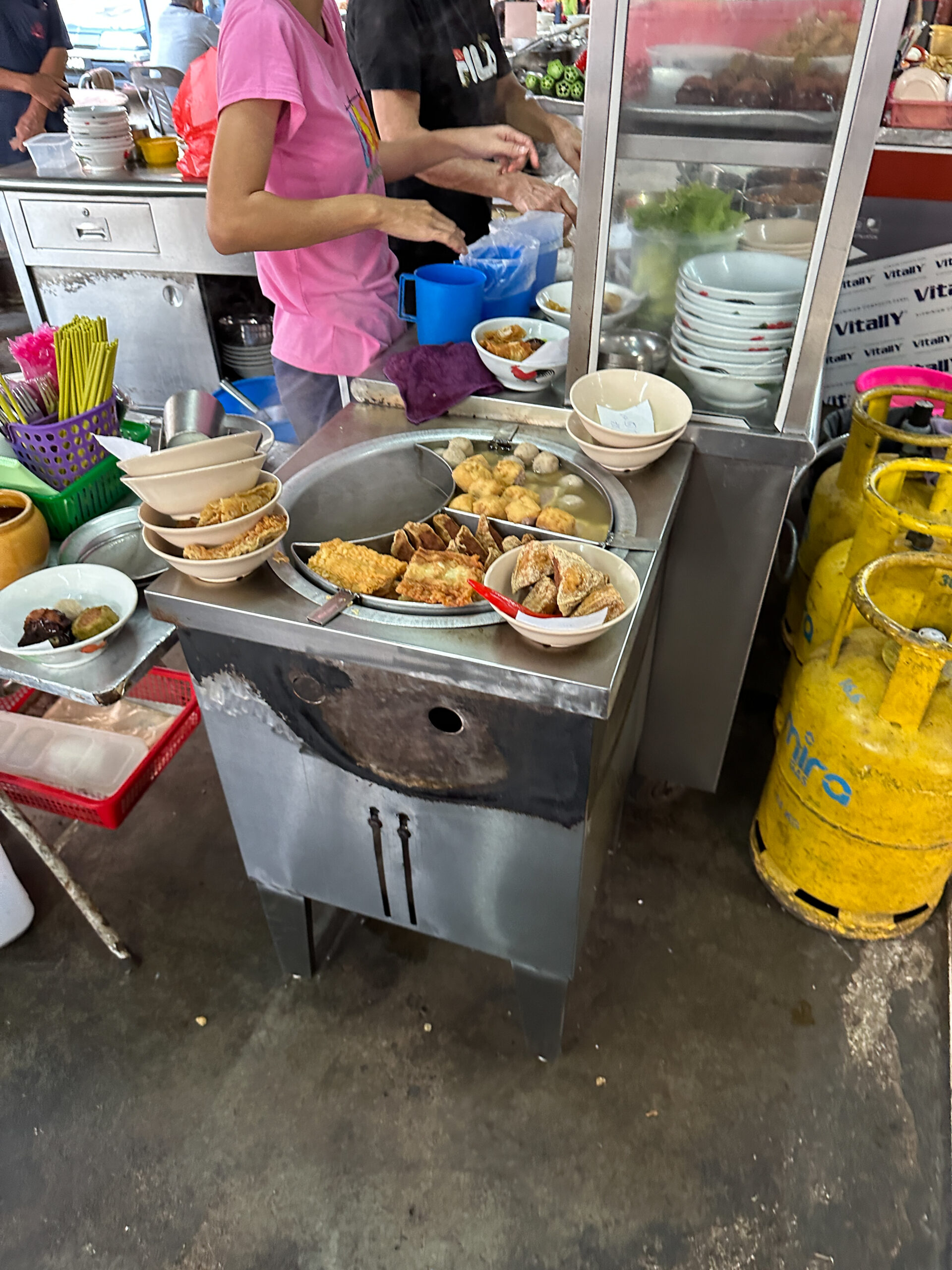 「セガマのコピティアムで提供されるローカル麺料理」「Noname Local Kopitiam」「亚罗拉面档」