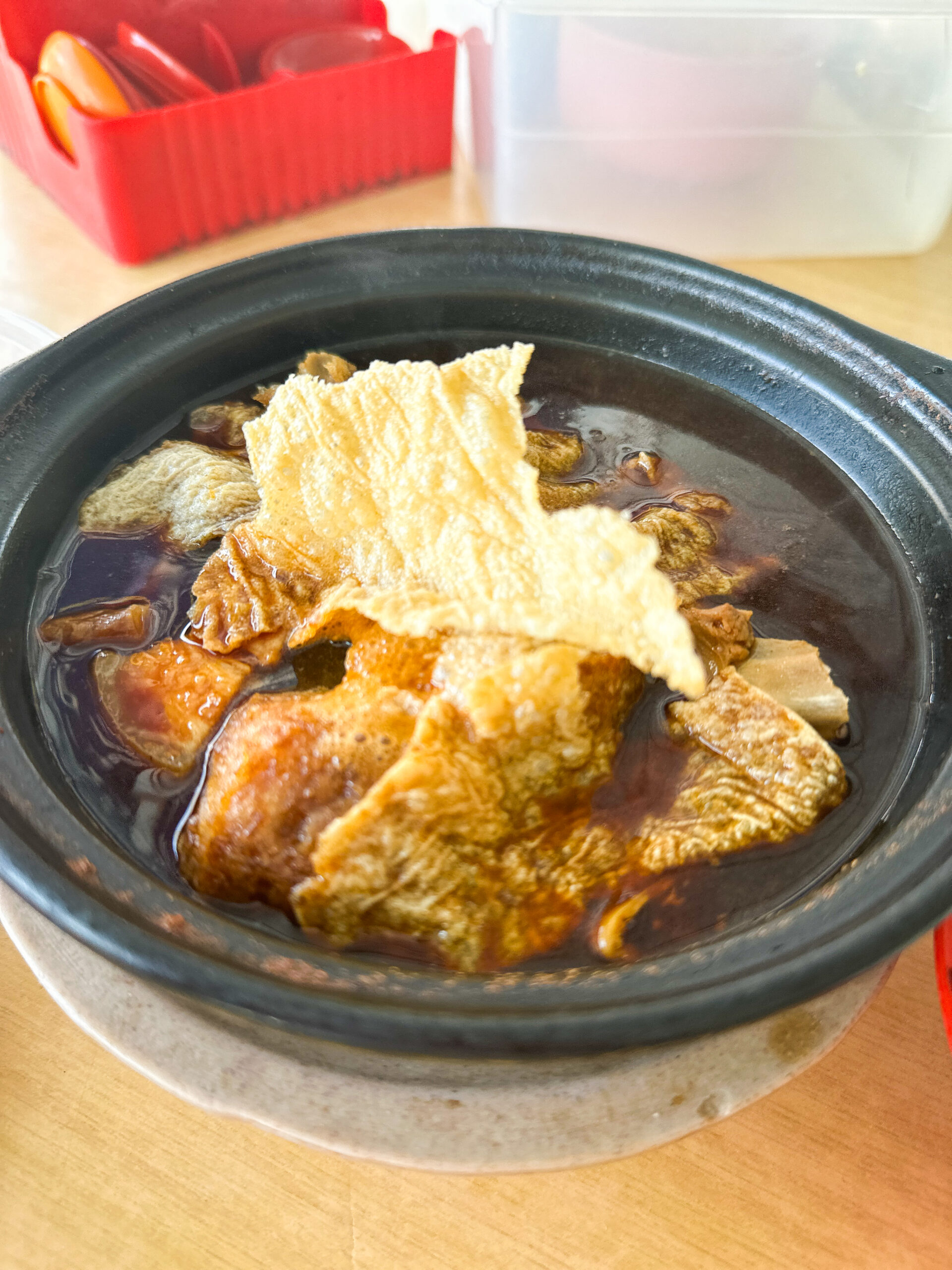 「マレーシアの肉骨茶(バクテー)の土鍋料理」