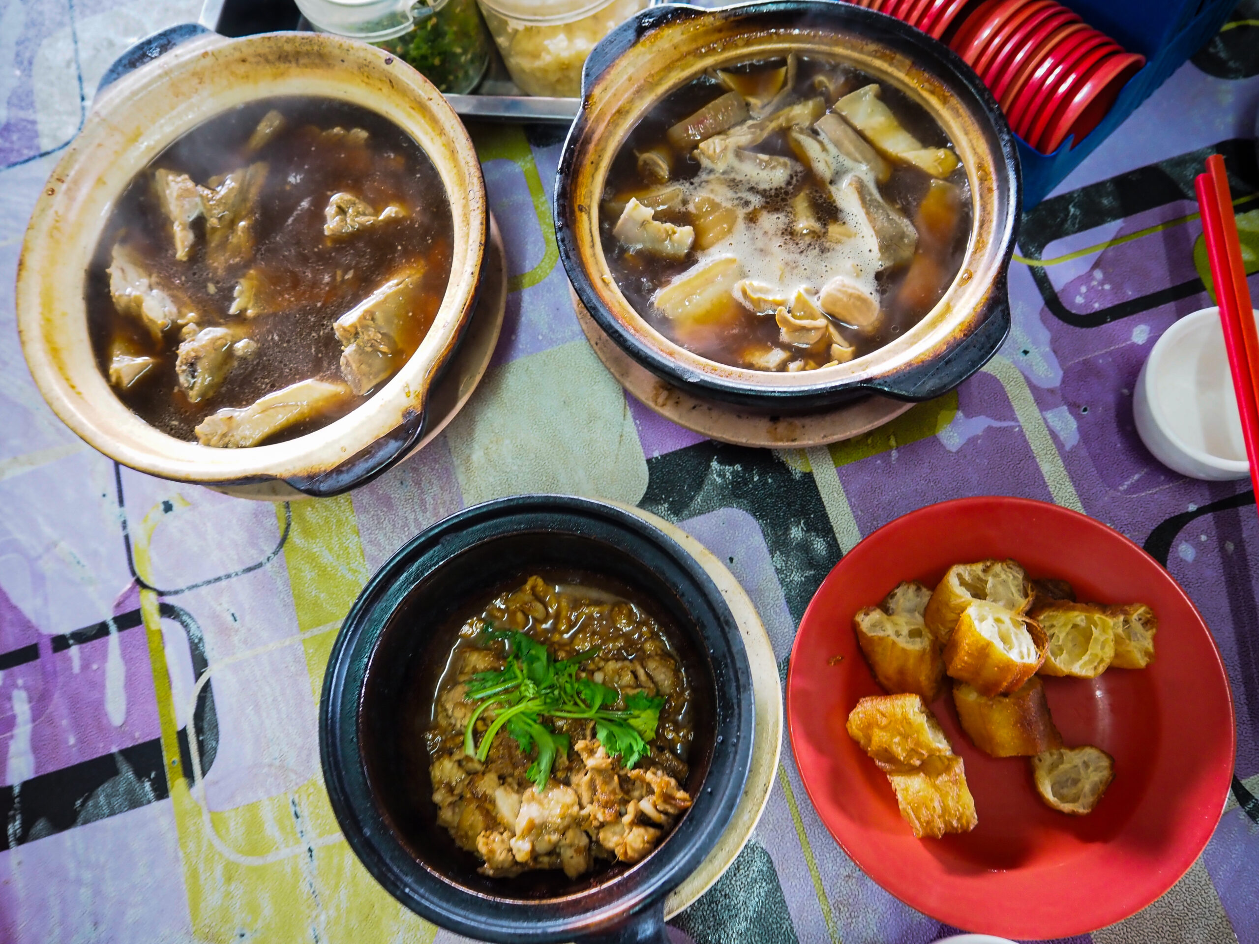 Segamat（セガマッ）の「家乐口福/中华肉骨茶（早市）」黄酒要生肝肉，肉骨茶，油条