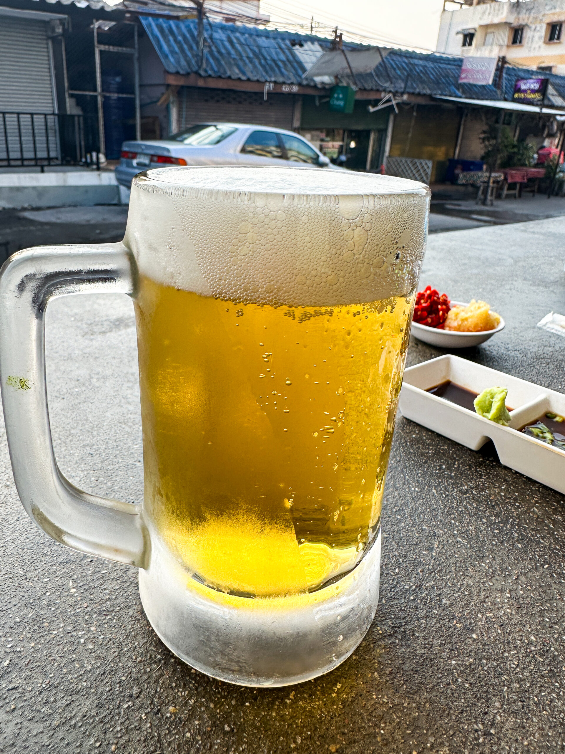 “チェンマイホルモン チャンビール 生ビール”