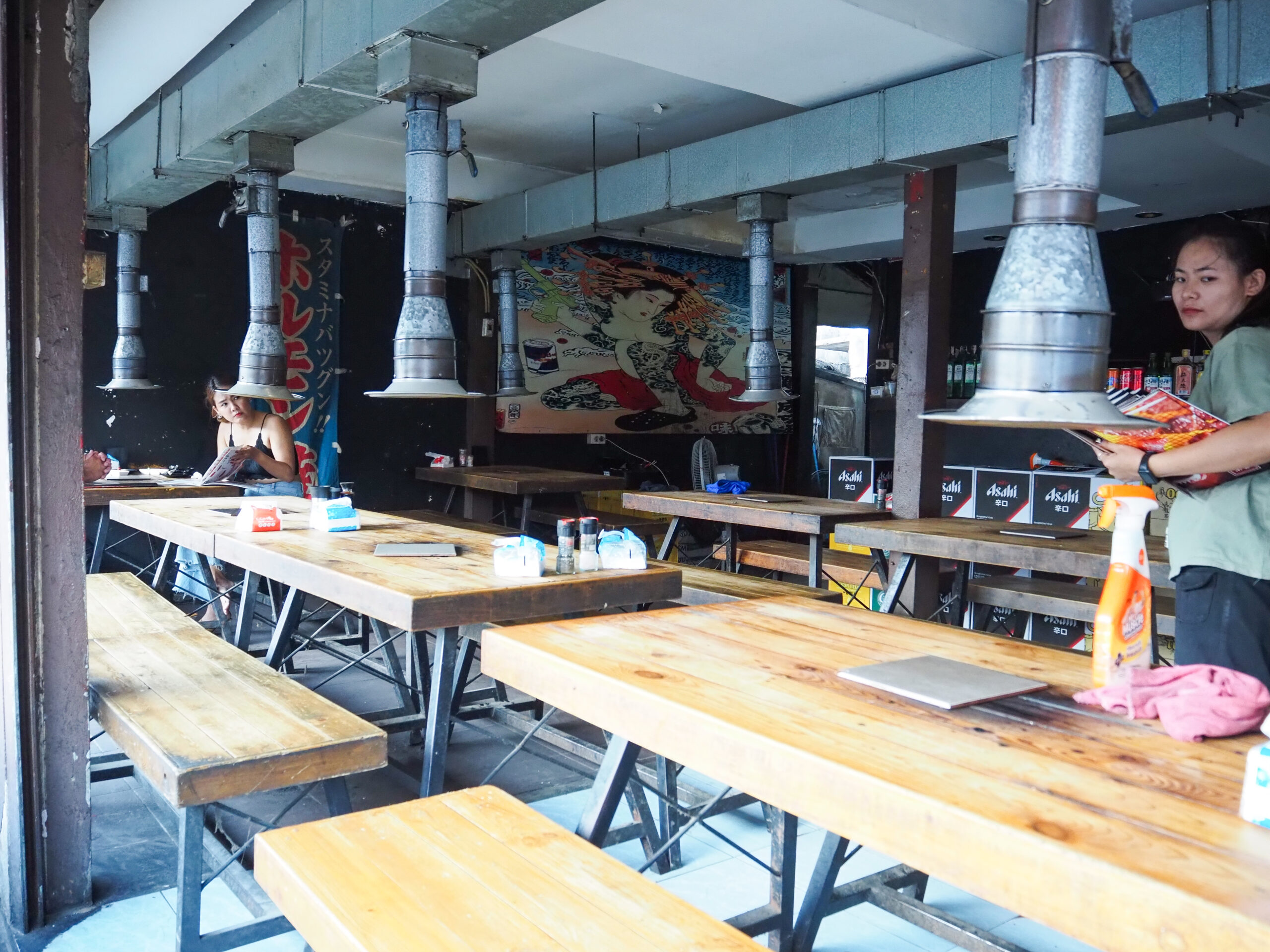 “チェンマイホルモン 店内 ターニン市場近く”