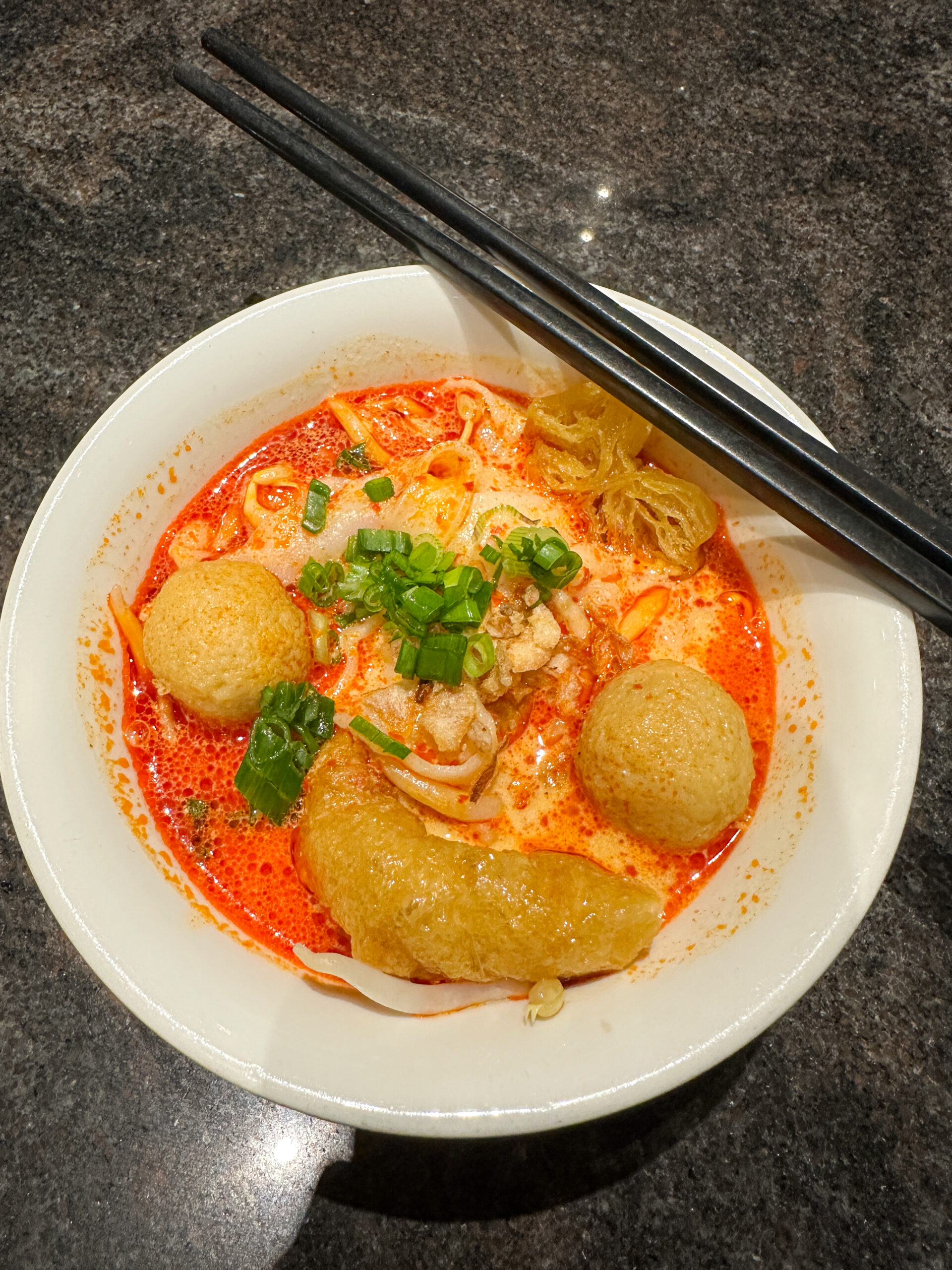 laza Premium Lounge KLIA2 カレーラクサ ローカルフード