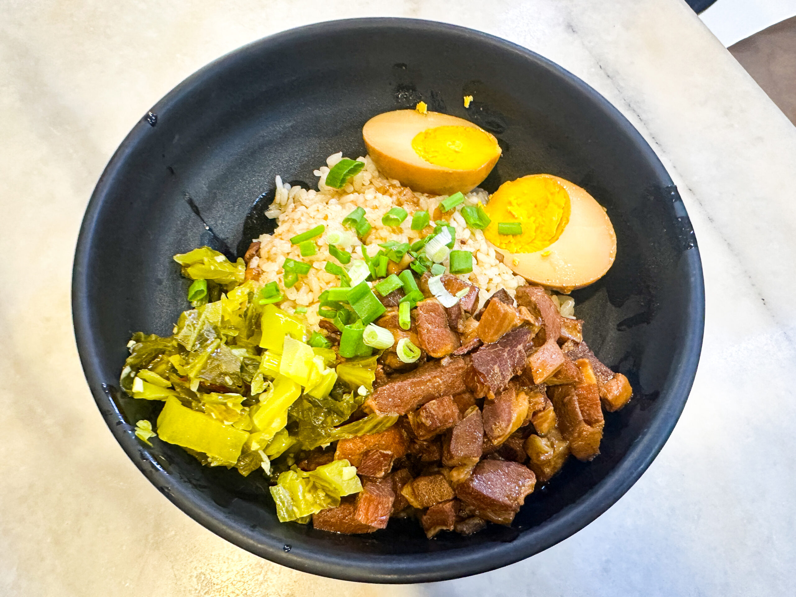 「Legend Licious Cafe House セガマッ」台式卤肉饭 ルーローファン 実食