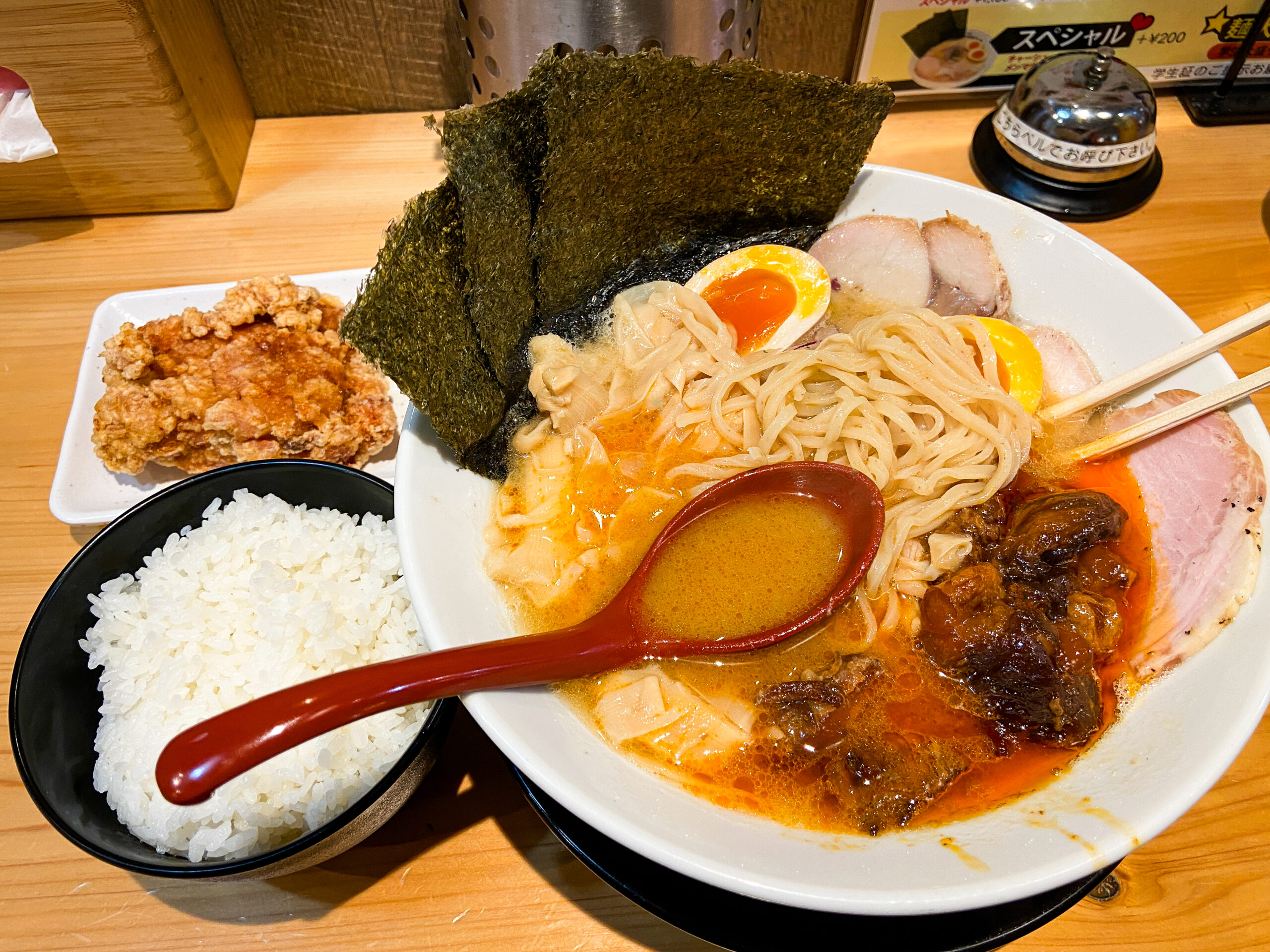 くりや製麺直売所の唐揚げ　セット
