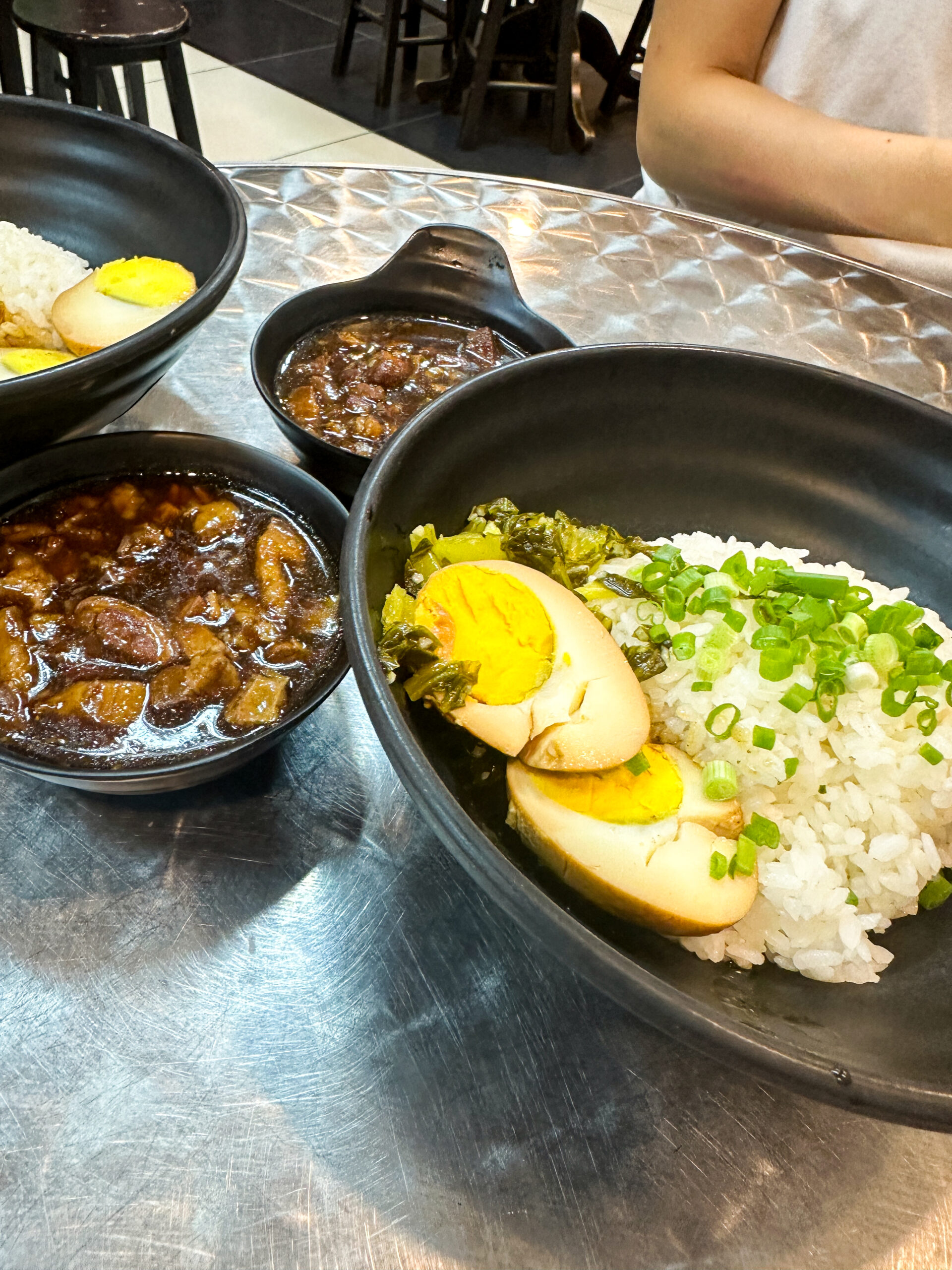 「Legend Licious Cafe House セガマッ」台式卤肉饭 ルーローファン 実食