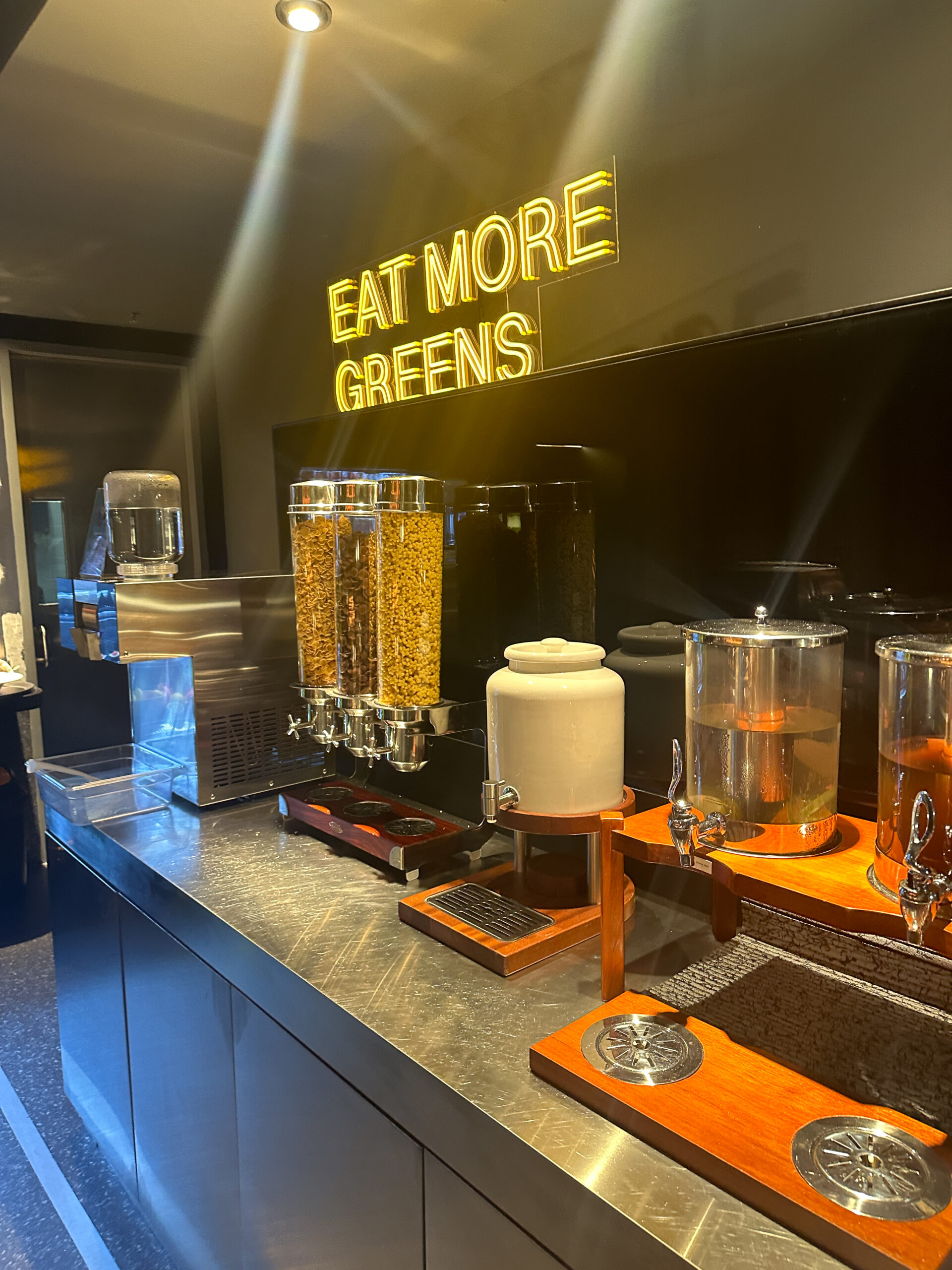 Capsule Transit MAX内のサイドディッシュ