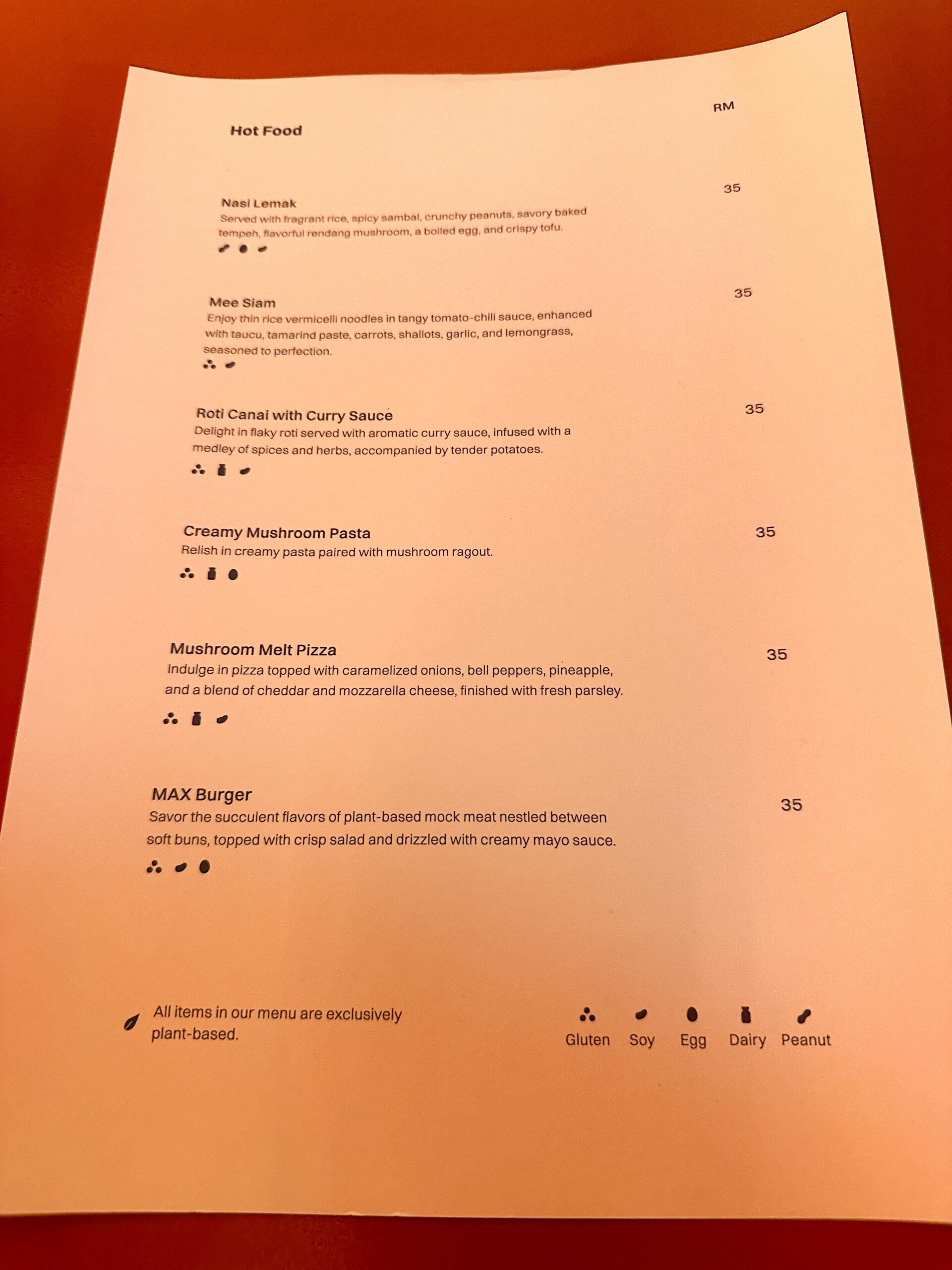 Capsule Transit MAX内のメインディッシュメニュー