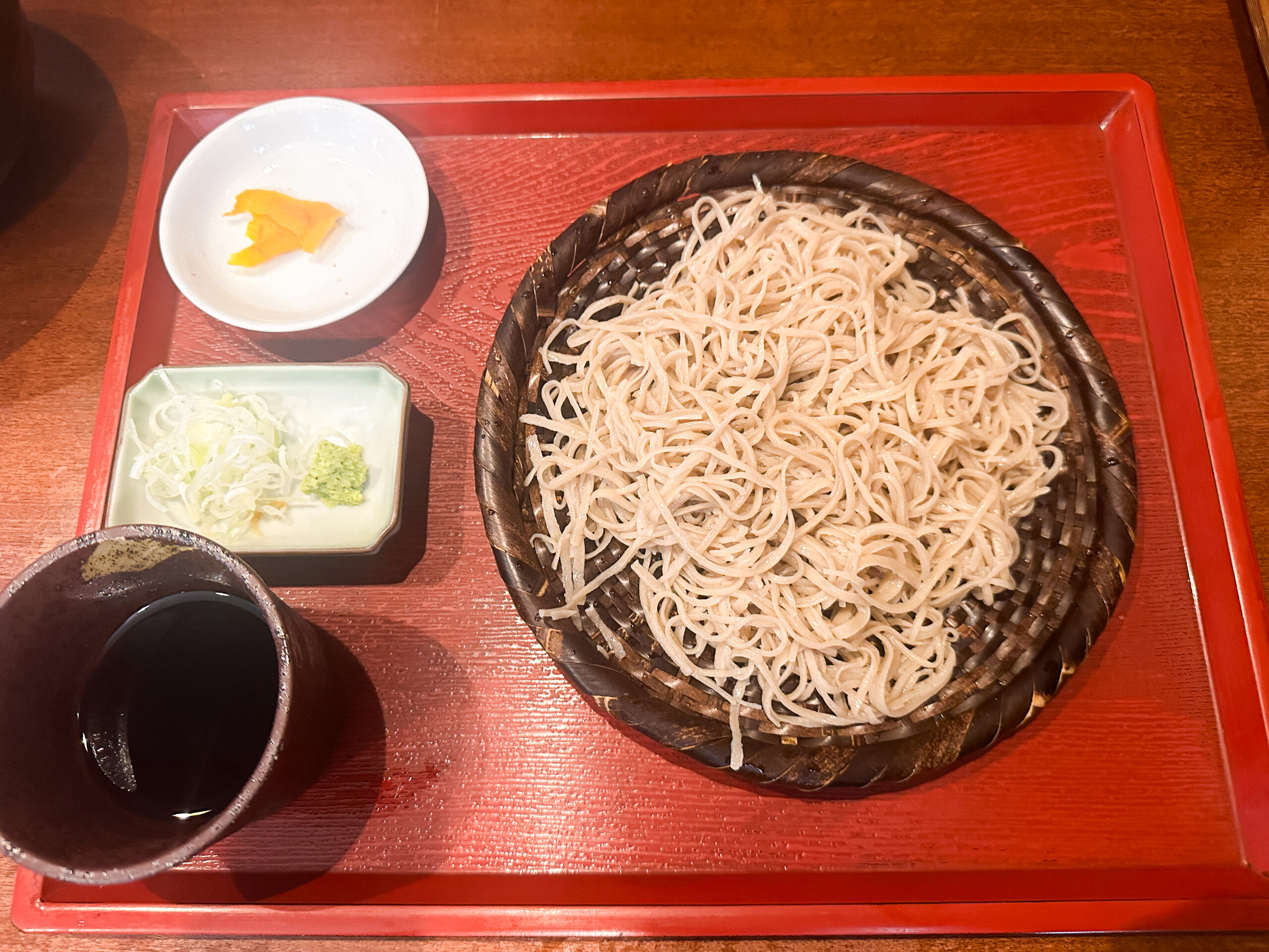 沼津市の蕎麦屋「蕎勝人」で提供されるコシのある手打ち蕎麦