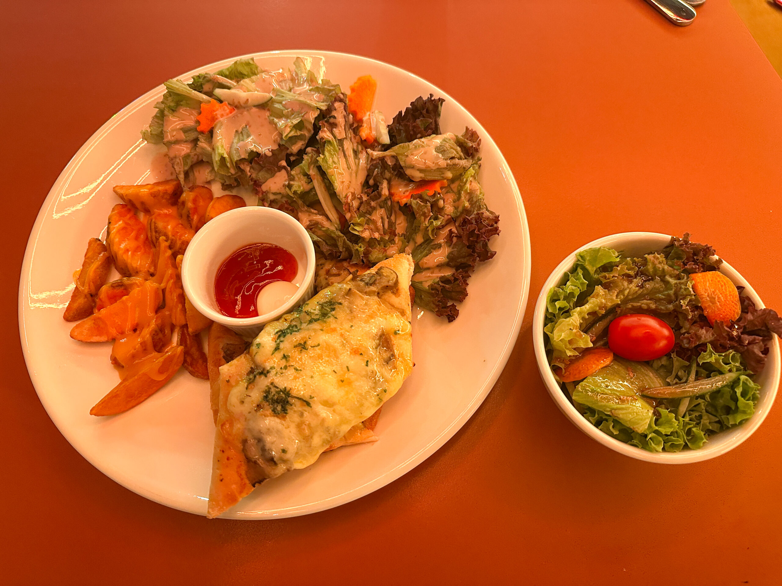 Capsule Transit MAX内のメインディッシュメニュー、Mushroom Melt Pizza