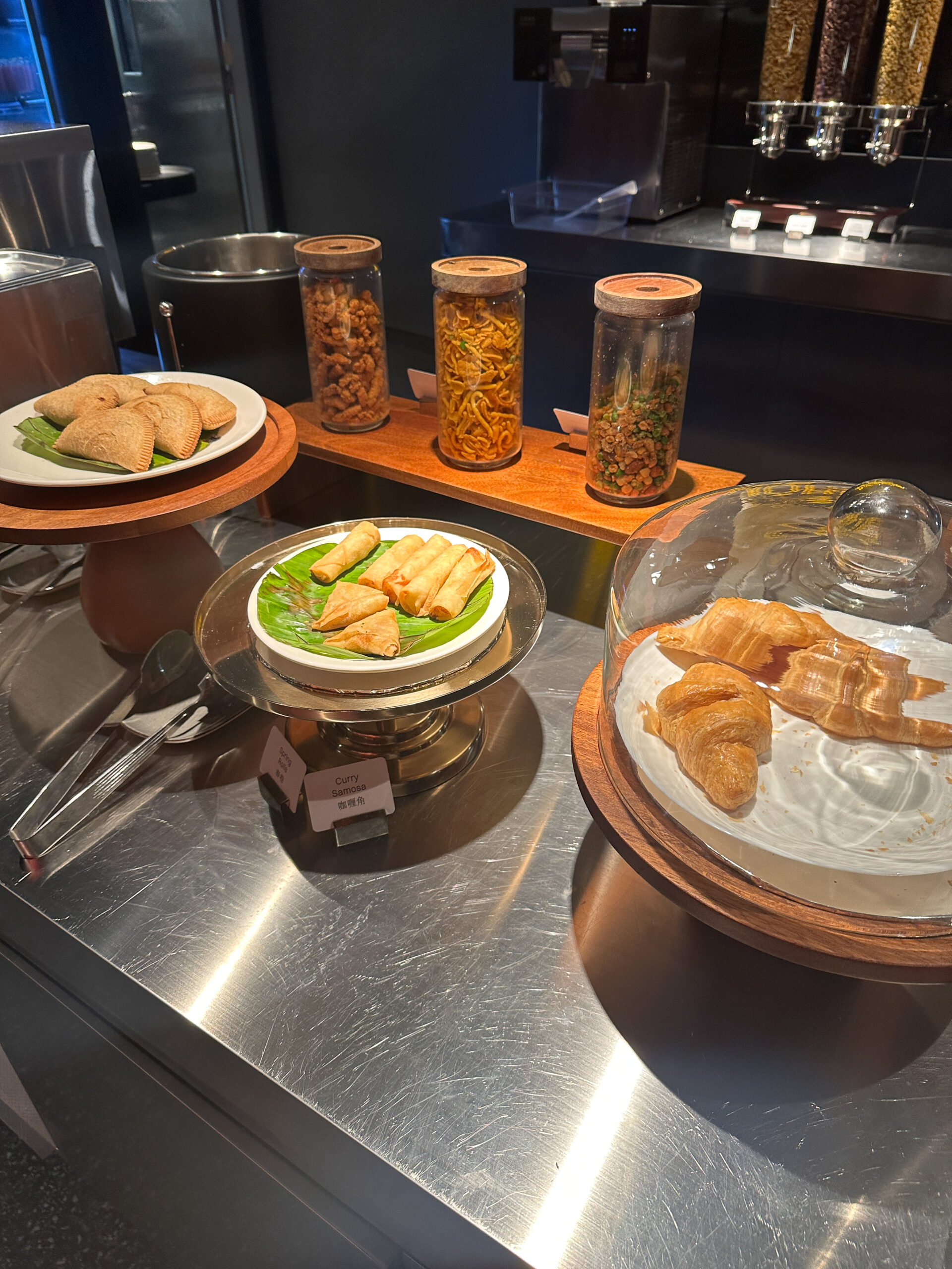 Capsule Transit MAX内のサイドディッシュ