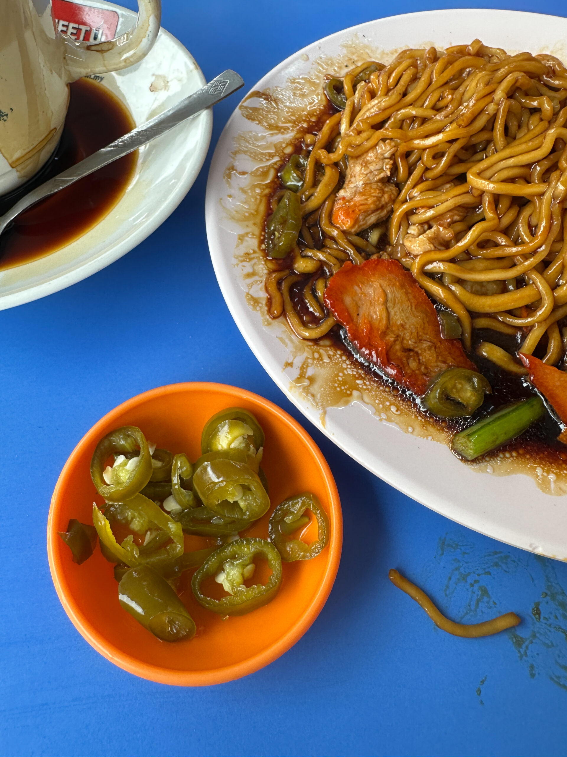 太めの自家製麺が特徴のKim Siew Wantan Noodles　青唐辛子のピクルス