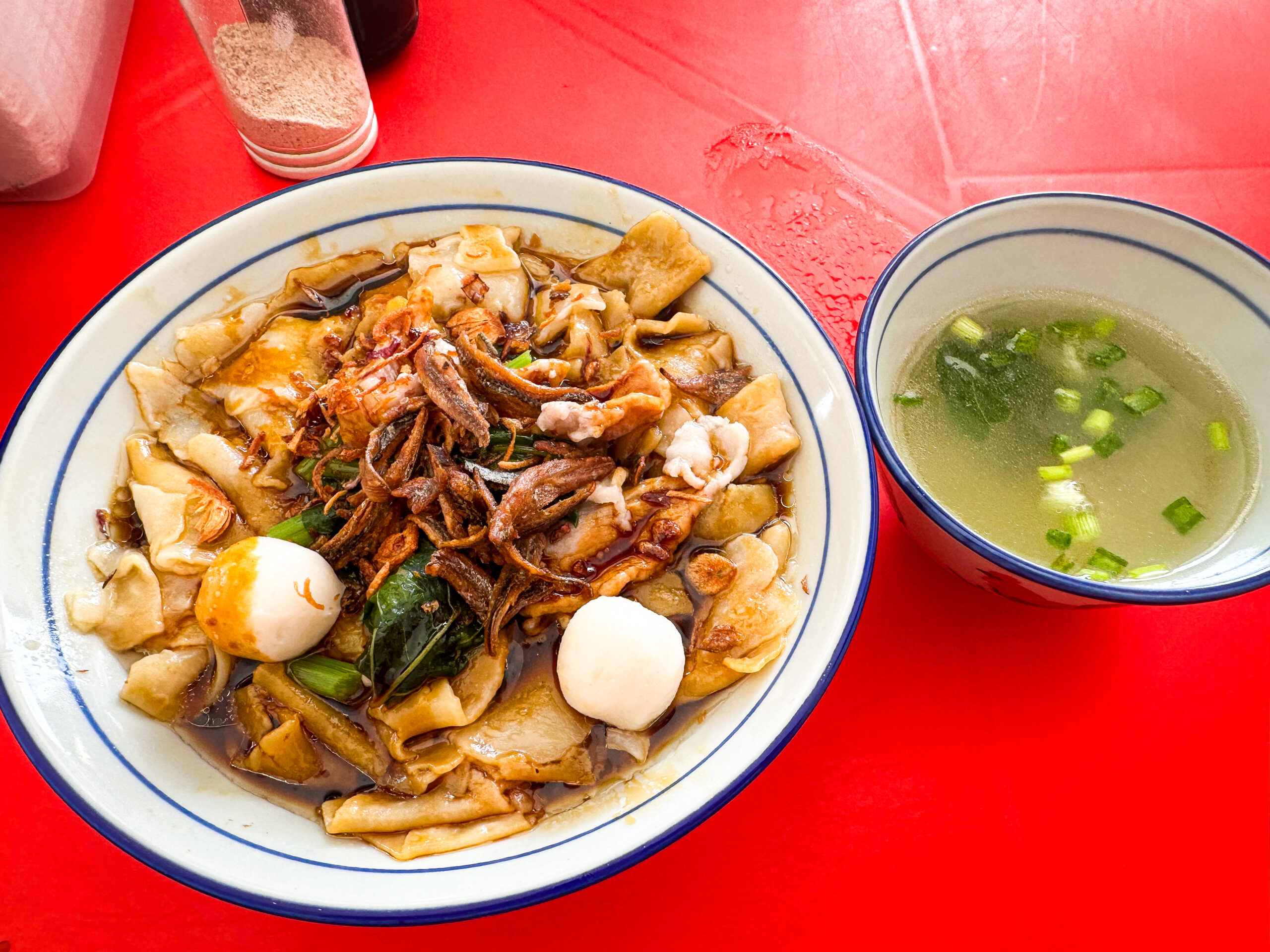 老油条茶室　干捞面粉糕 イカンビリスたっぷり