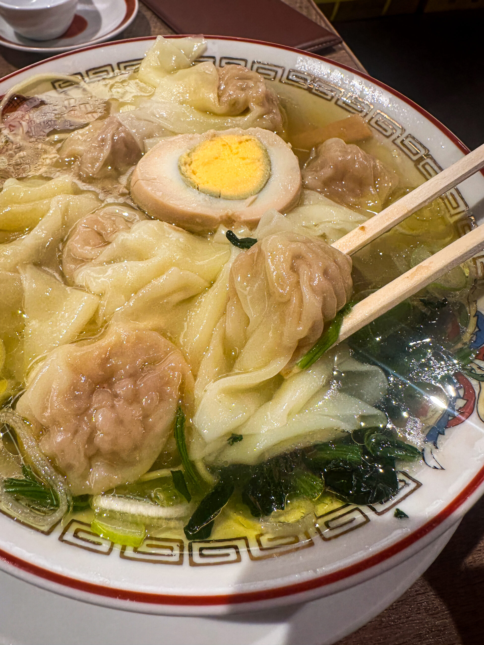 「広州市場 ランチ雲呑麺 塩
肉汁たっぷり手包みワンタン」