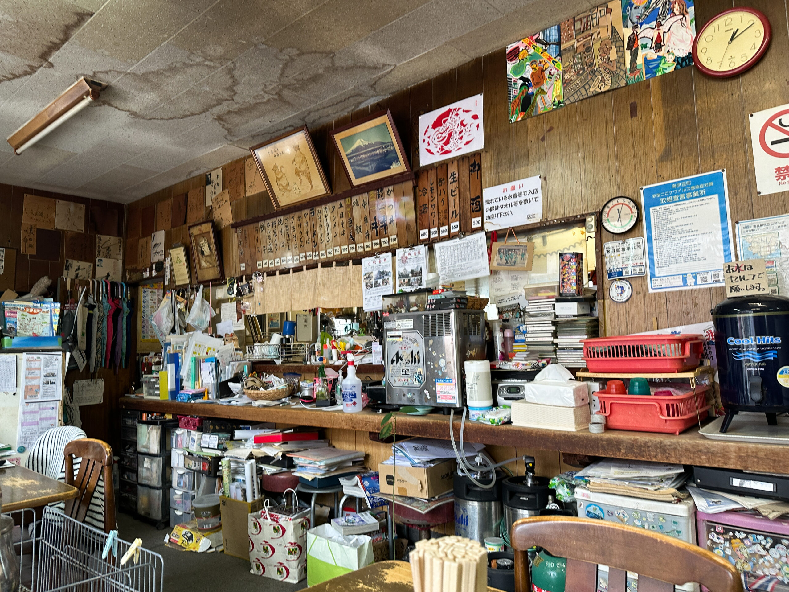 橋本屋食堂 店内 生活感のある様子