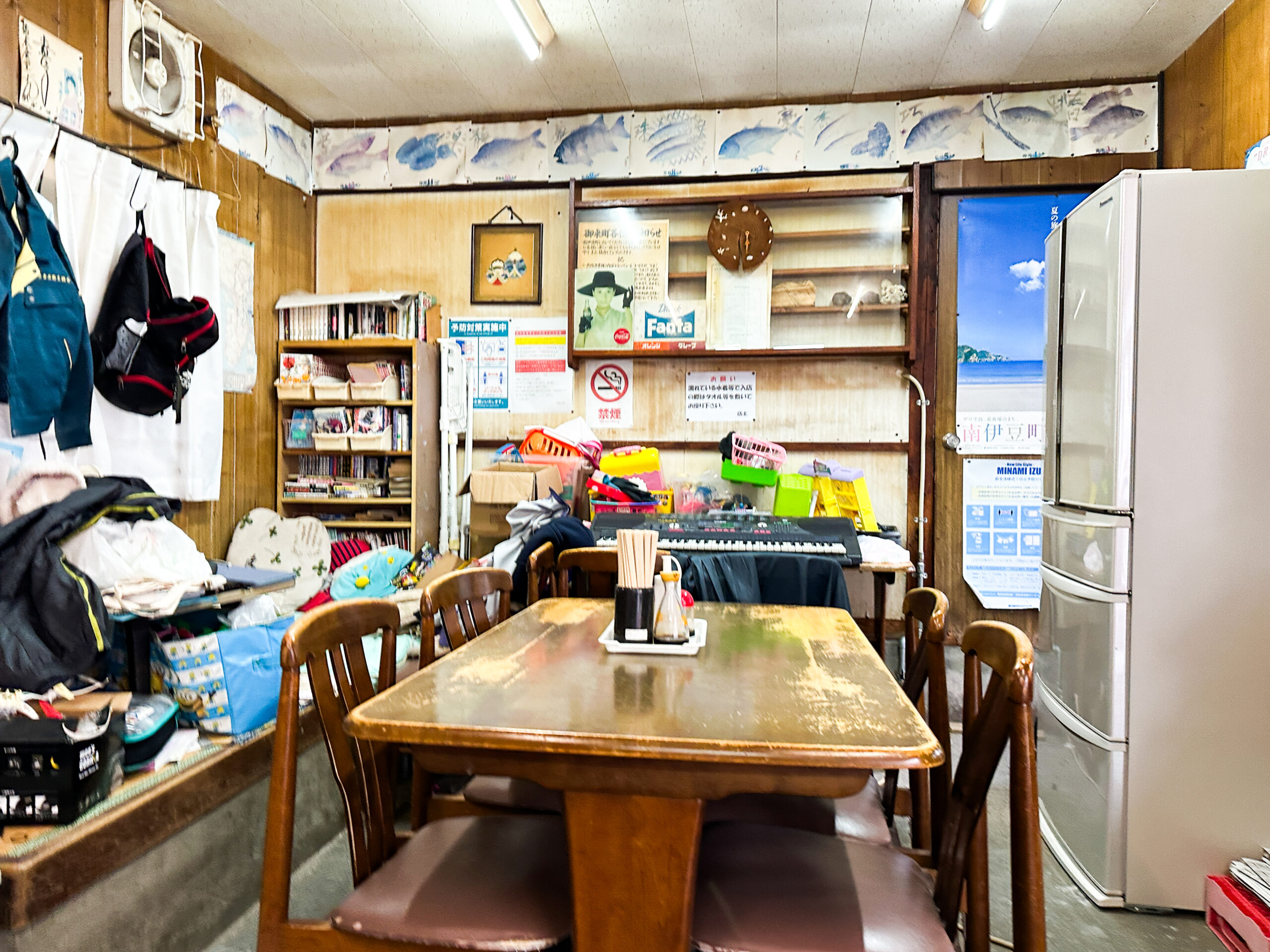 橋本屋食堂 店内 生活感のある様子