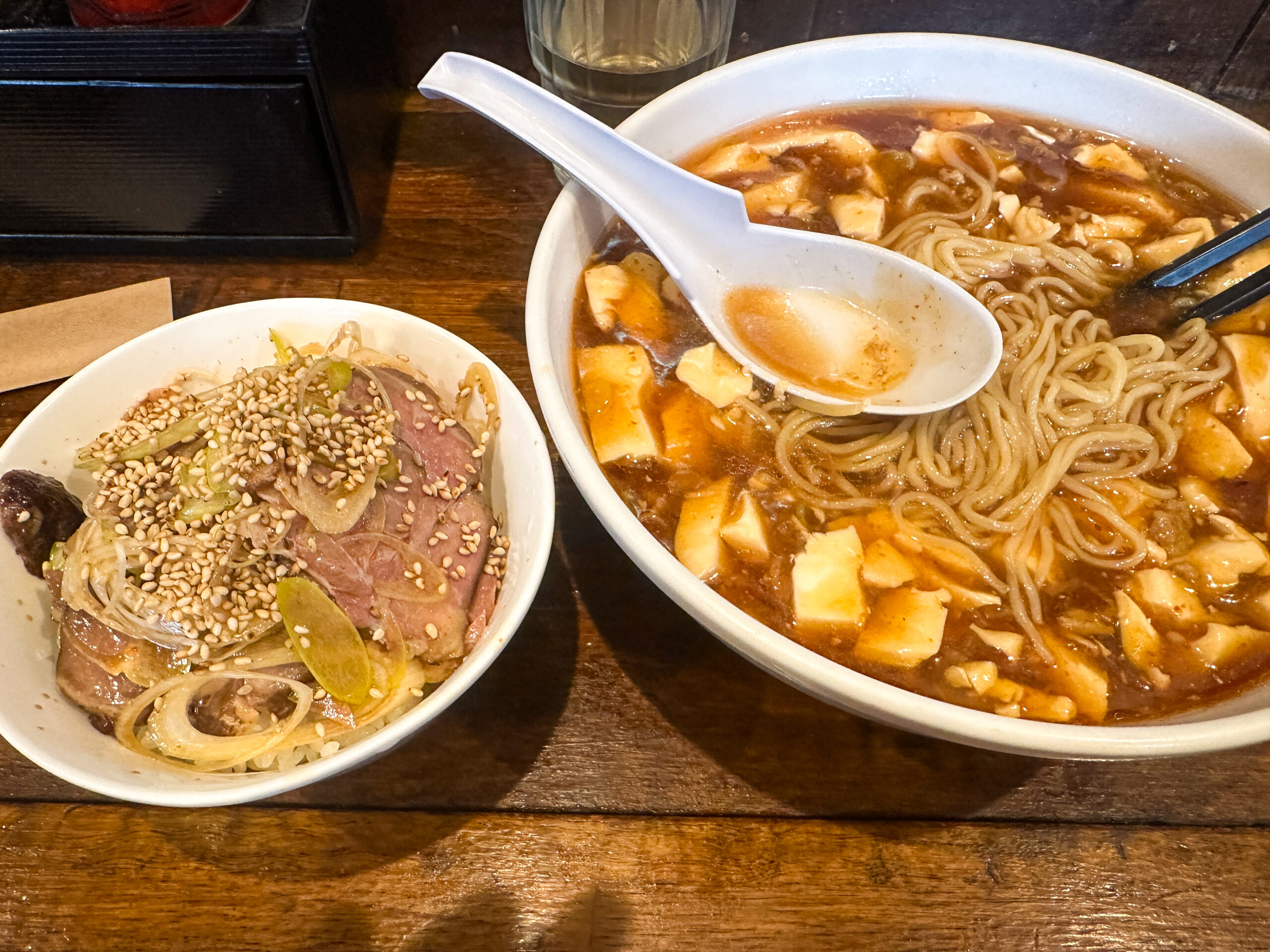 万里食堂の名物マーボー麺＆ネギチャーシュー丼 ミニサイズ（伊東・川奈）