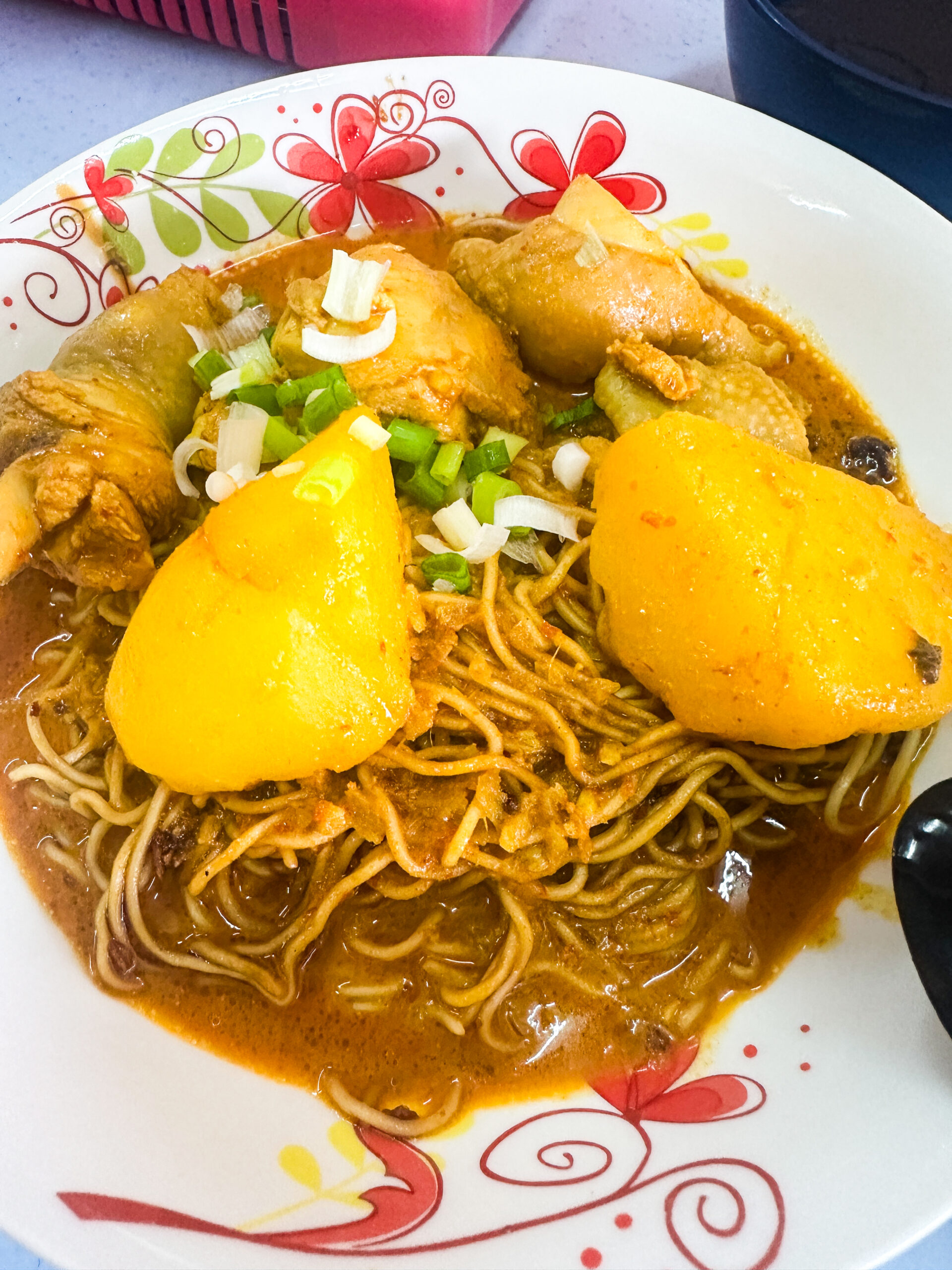 Pappa Fu富爸海南鸡饭
濃厚カレーが絡むマレーシアのドライカレーチキン麺