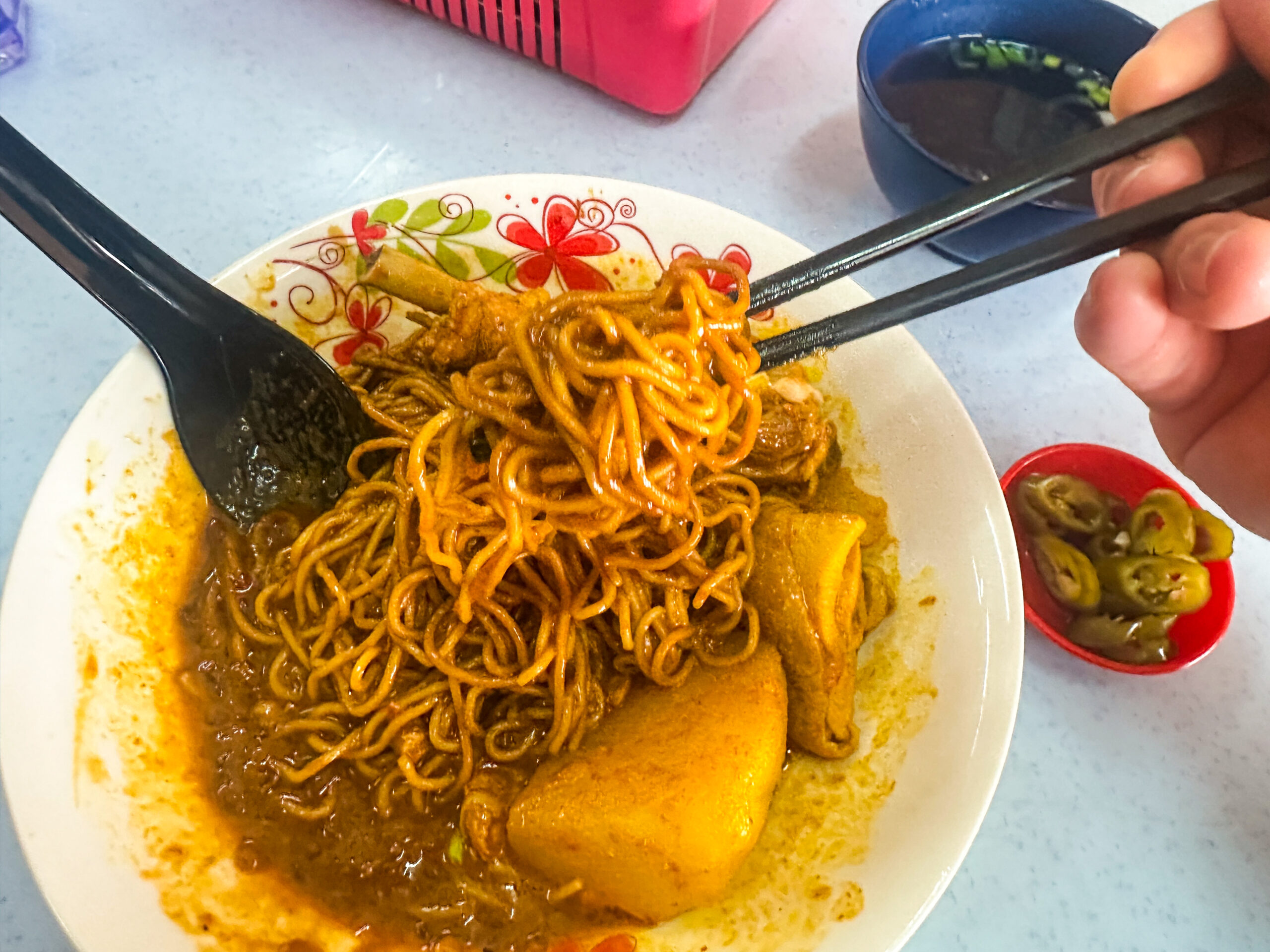 Pappa Fu富爸海南鸡饭
濃厚カレーが絡むマレーシアのドライカレーチキン麺