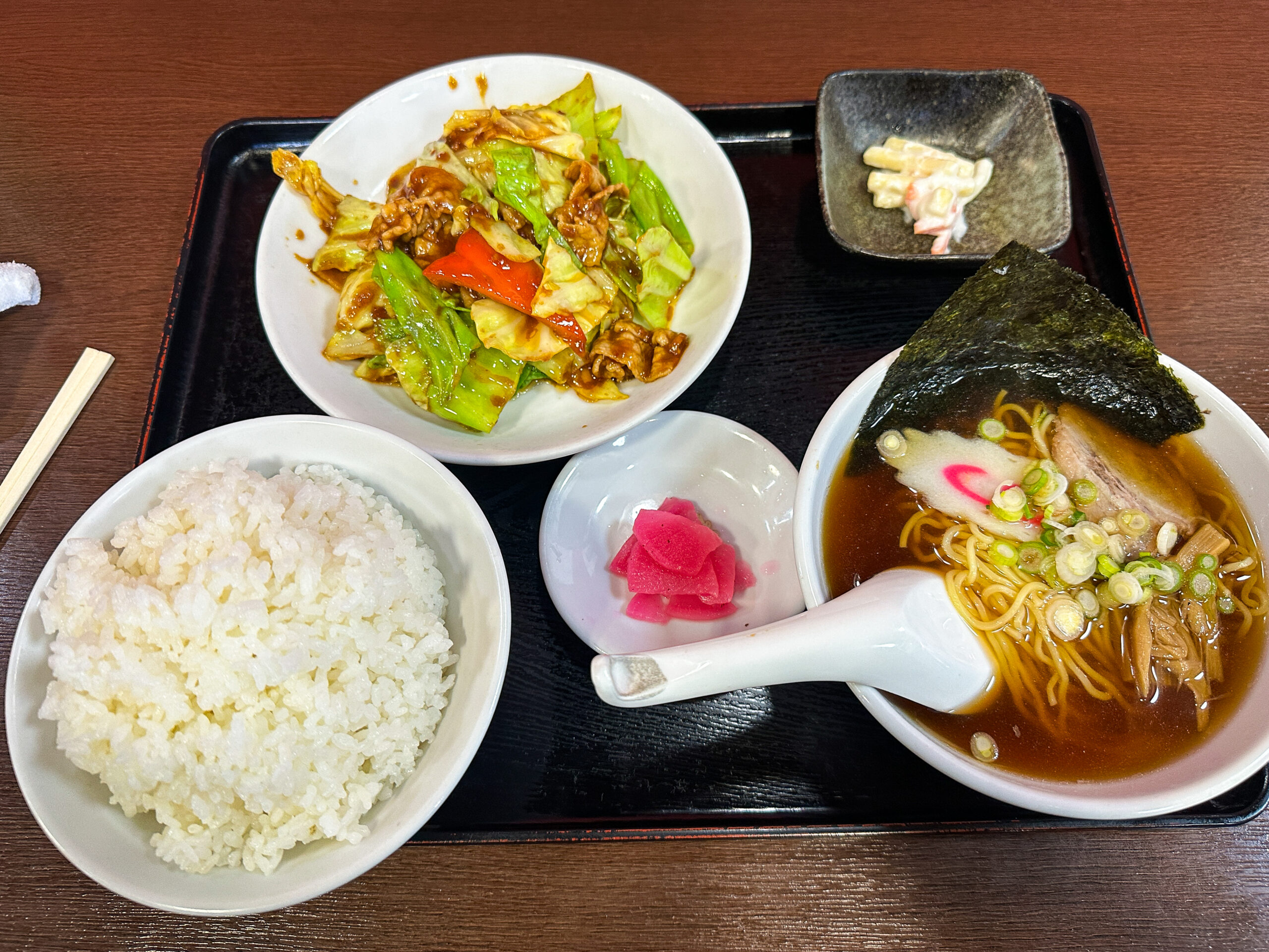 ボリューム満点定食メニュー　「豚肉とキャベツの辛味噌炒め」