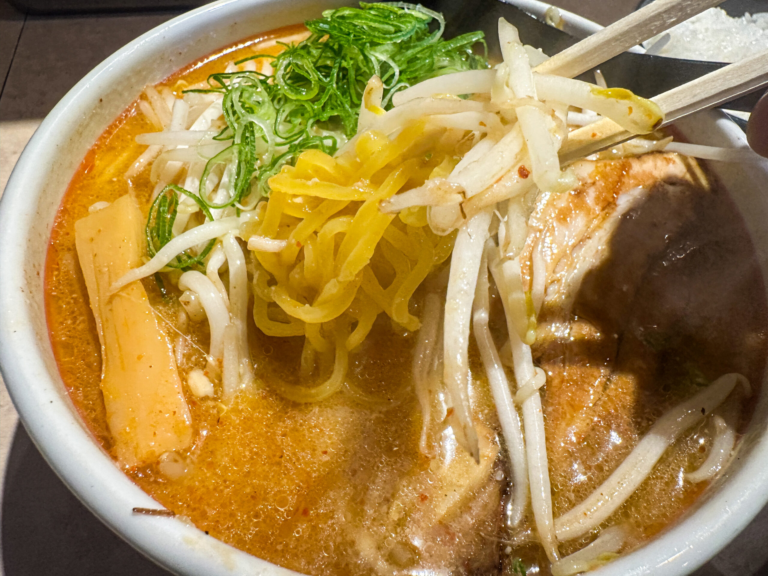 札幌麺屋そらやの札幌辛味噌ラーメン、麺