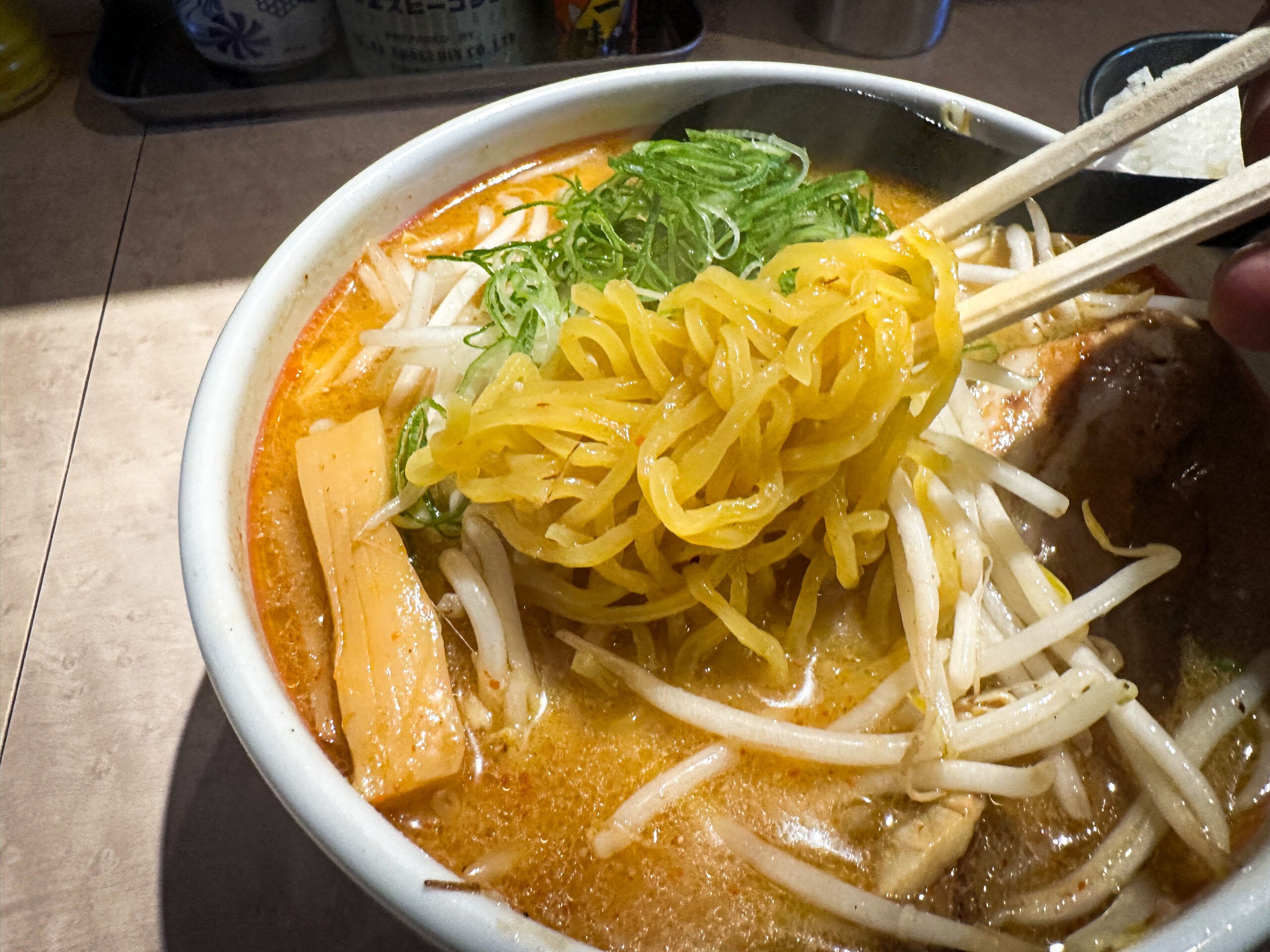 札幌麺屋そらやの札幌辛味噌ラーメン、麺