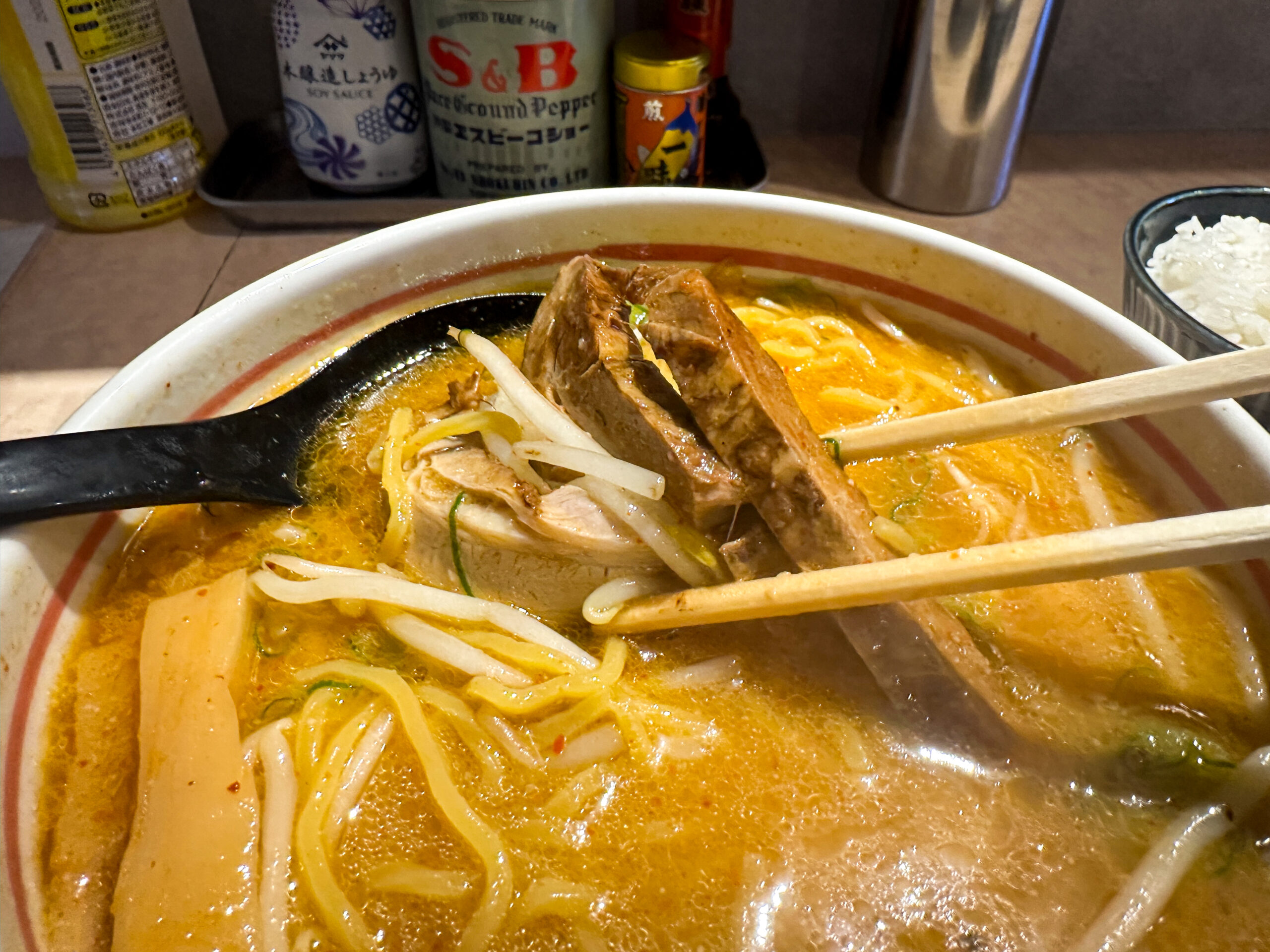 札幌麺屋そらやの札幌辛味噌ラーメン、チャーシュー