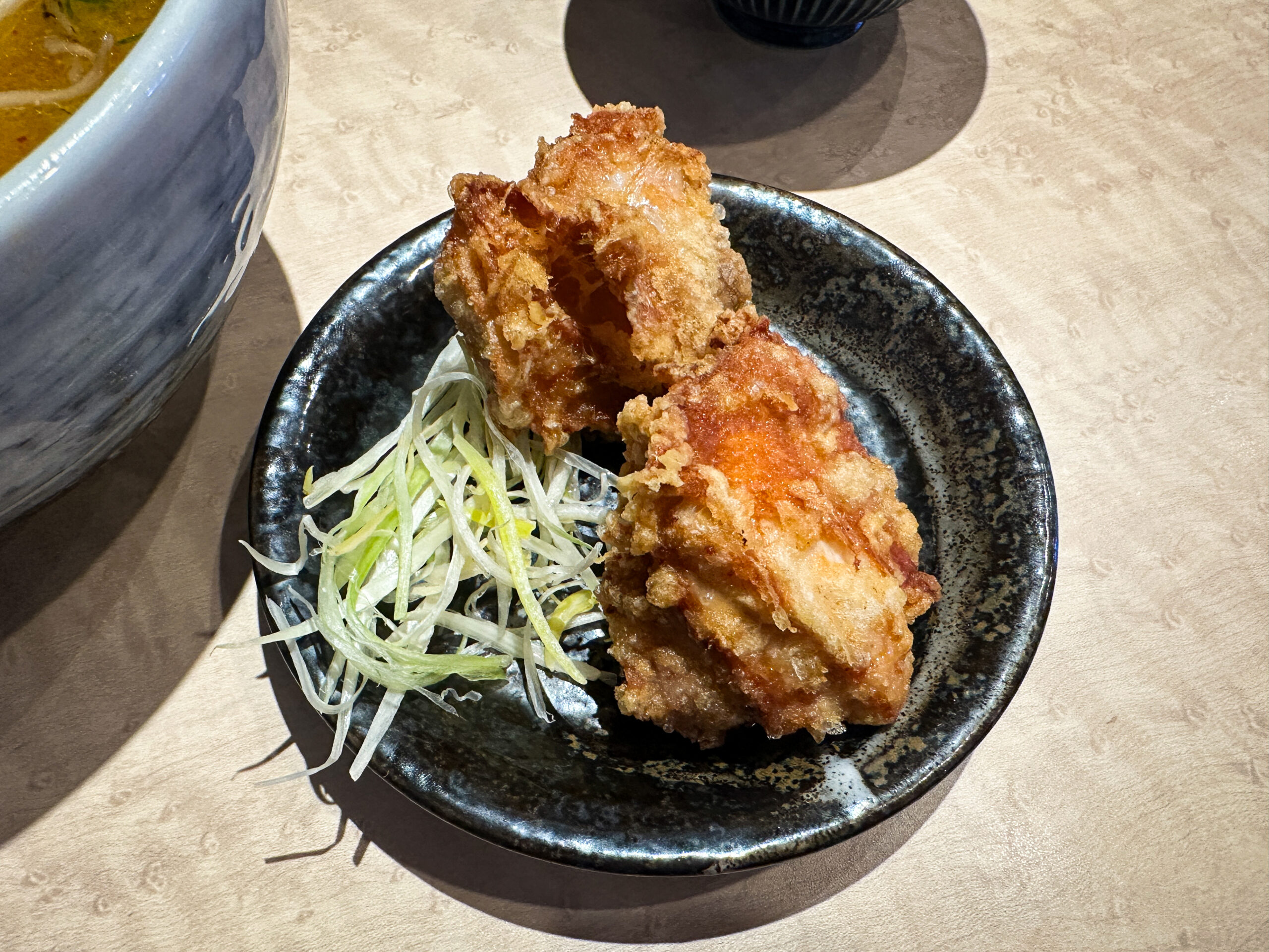 札幌麺屋そらやの札幌辛味噌ラーメン、ザンギセット
