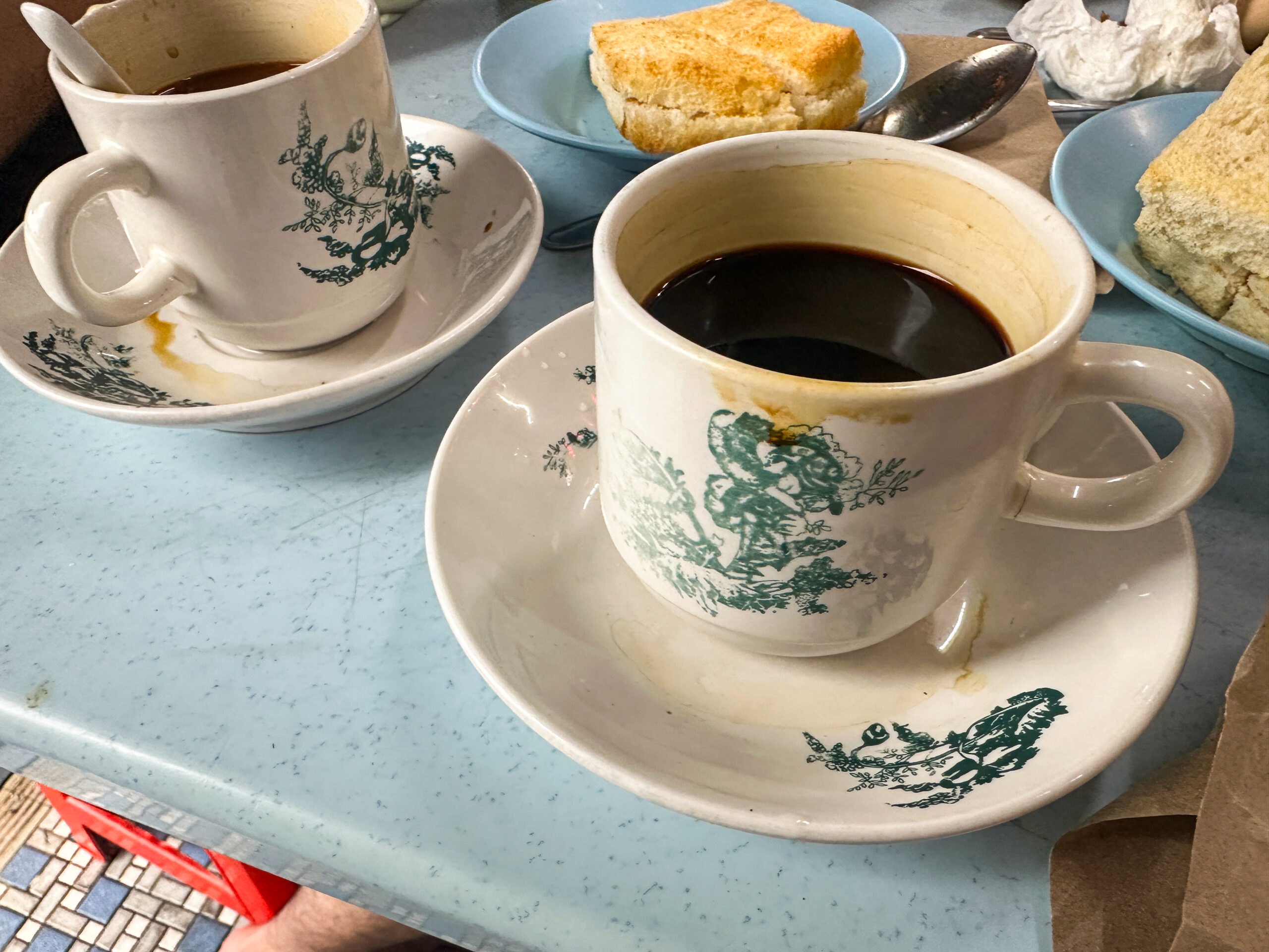 LabisのPeng Heongのカヤトーストと半熟卵に合わせるKopi