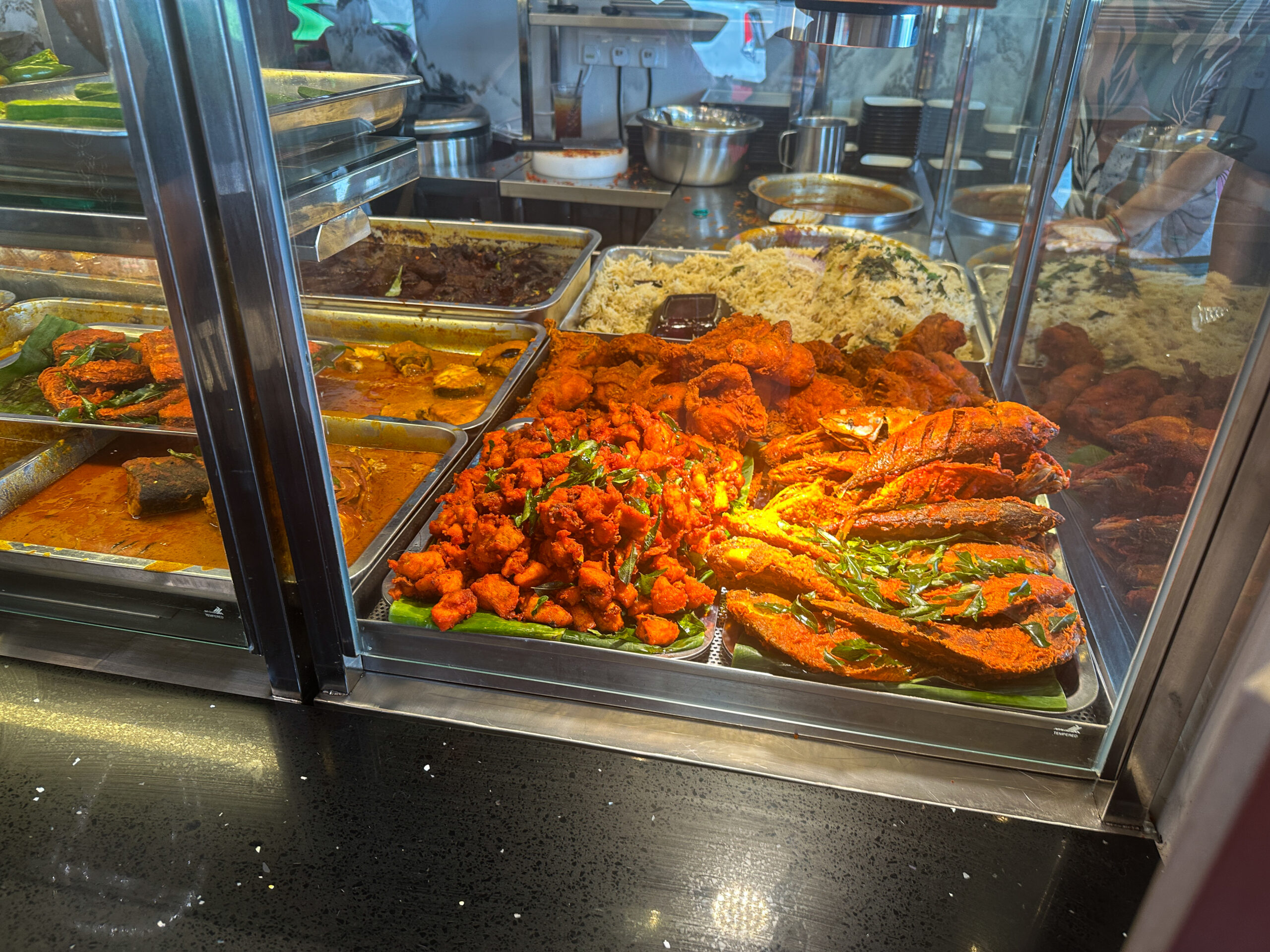 セガマの人気店Nasi Kandar Al Aqsaのフライドチキン