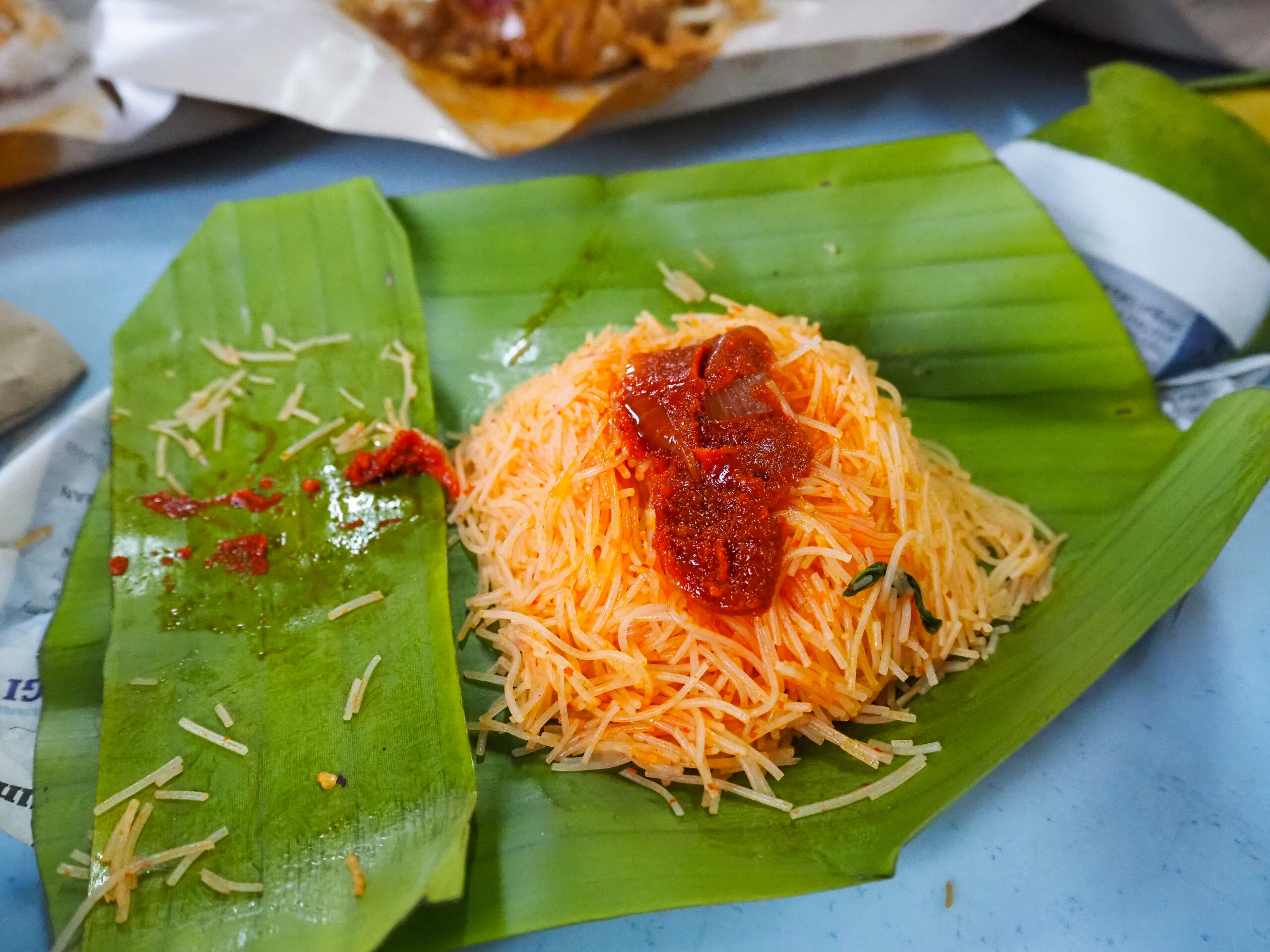 Labisの老舗コピティアムPeng Heong（品香）の朝食　Mifun Goreng