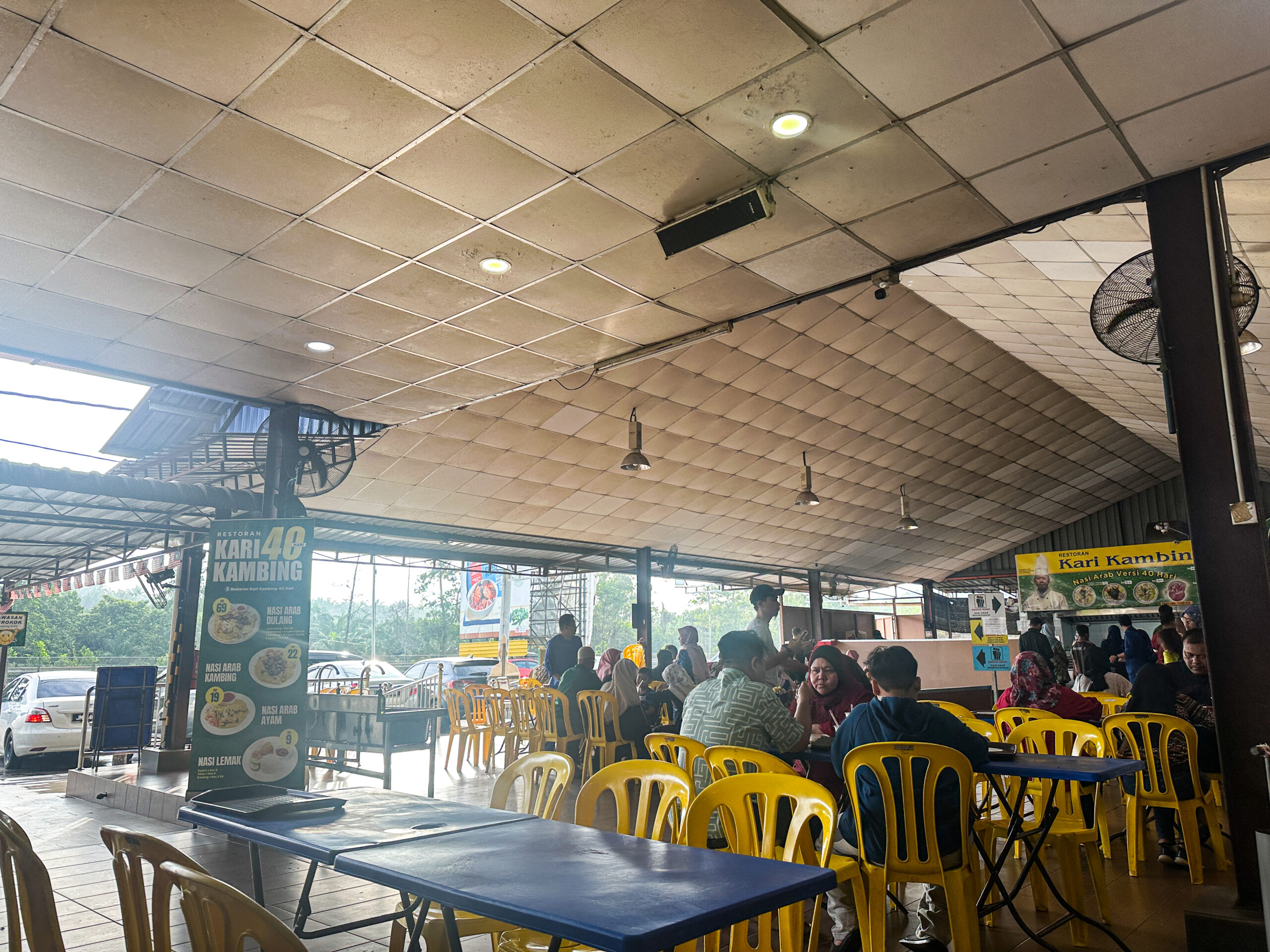 「Restoran Kari Kambing 40 Hari」は、Yong  Peng（ヨンペン）店内の様子