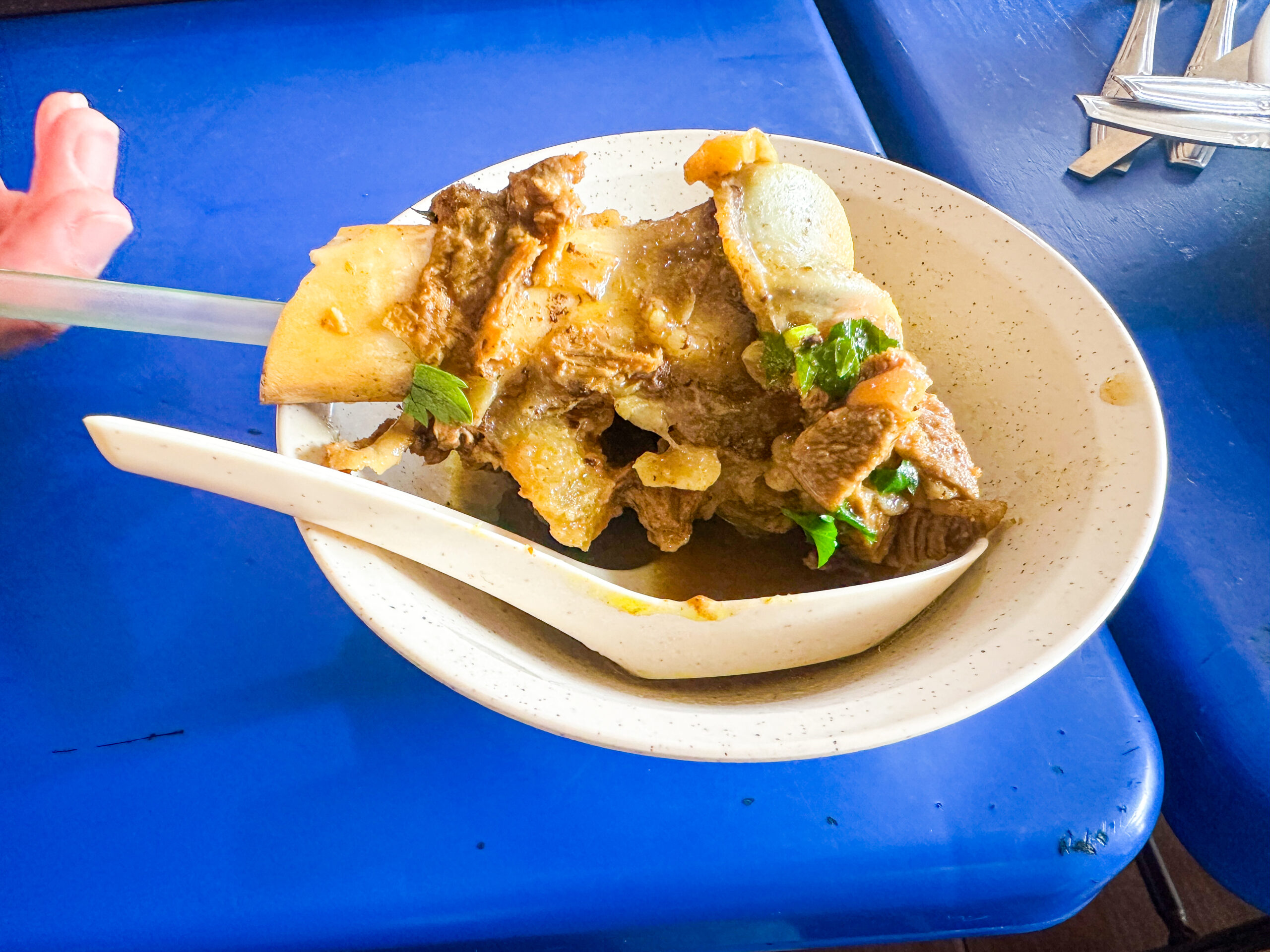 「Restoran Kari Kambing 40 Hari」の Sup Gear Box
「ギアボックスのような大きな骨が入った羊肉スープ」