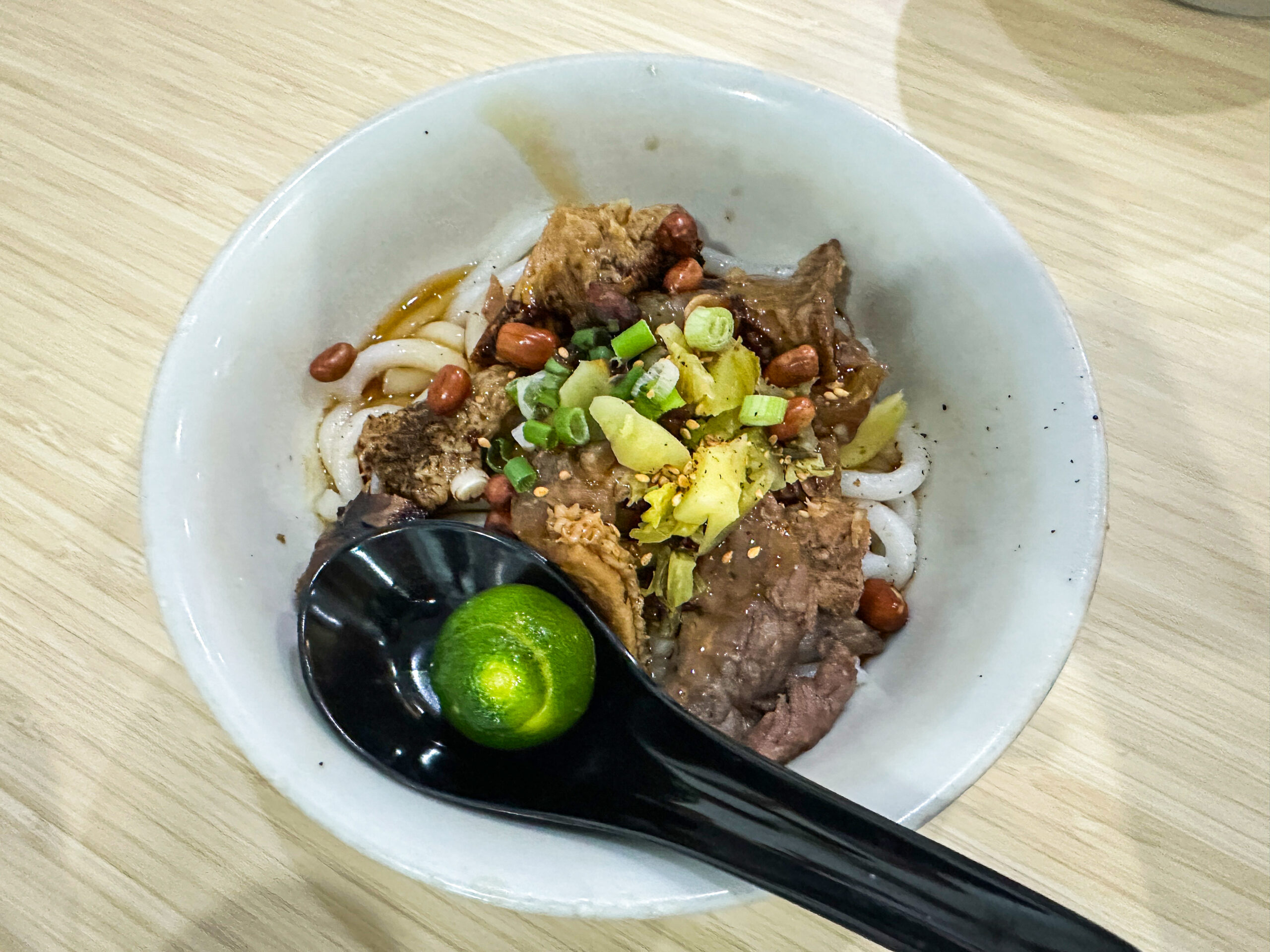 Kluang(クルアン)
Yean Kee Beef Noodleの
Signature Beef Noodle(ドライ)の全体写真