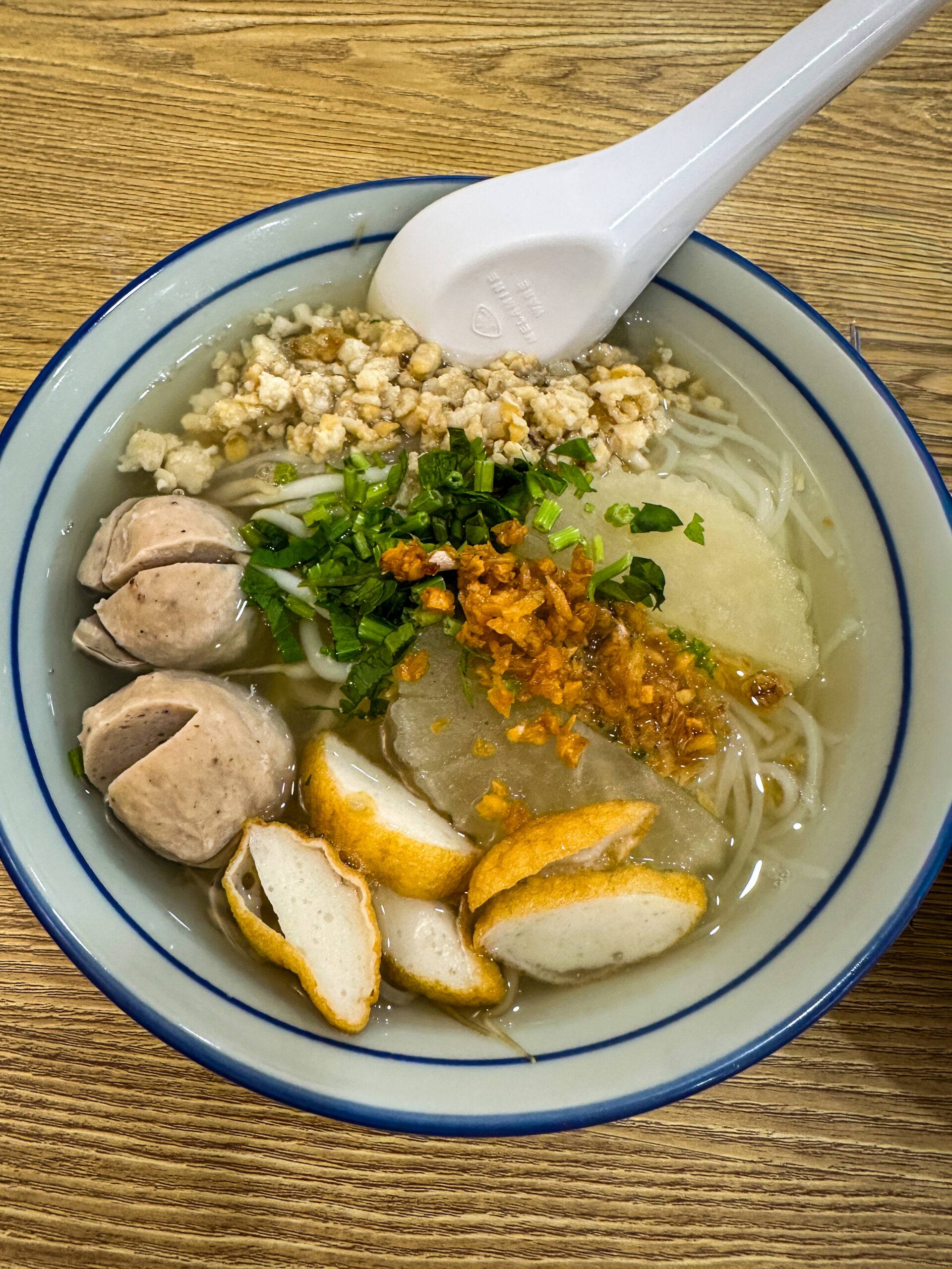 にんにくが香るChonThongの泰式清汤面