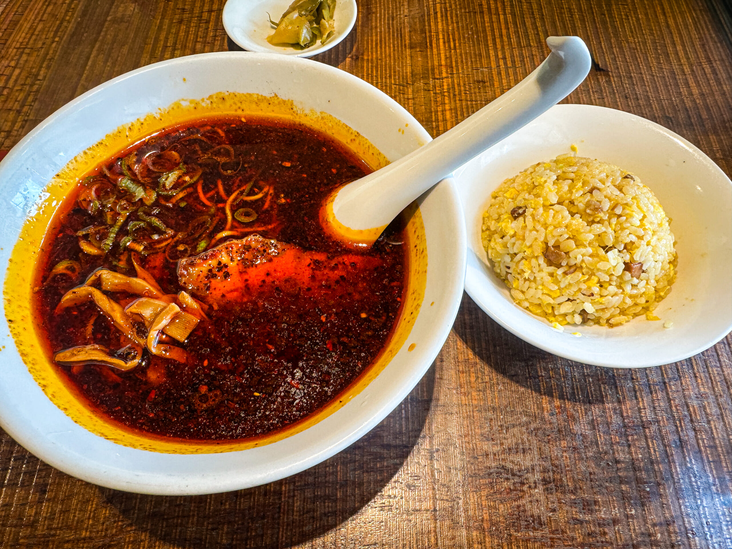 「ラーメンと半炒飯」から、スパイシー（駿河ブラック）」