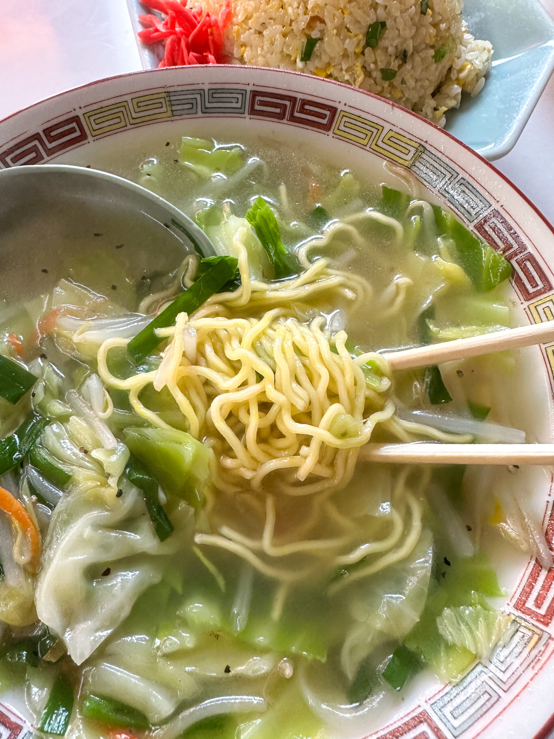 北京亭の黄色い中華麺
